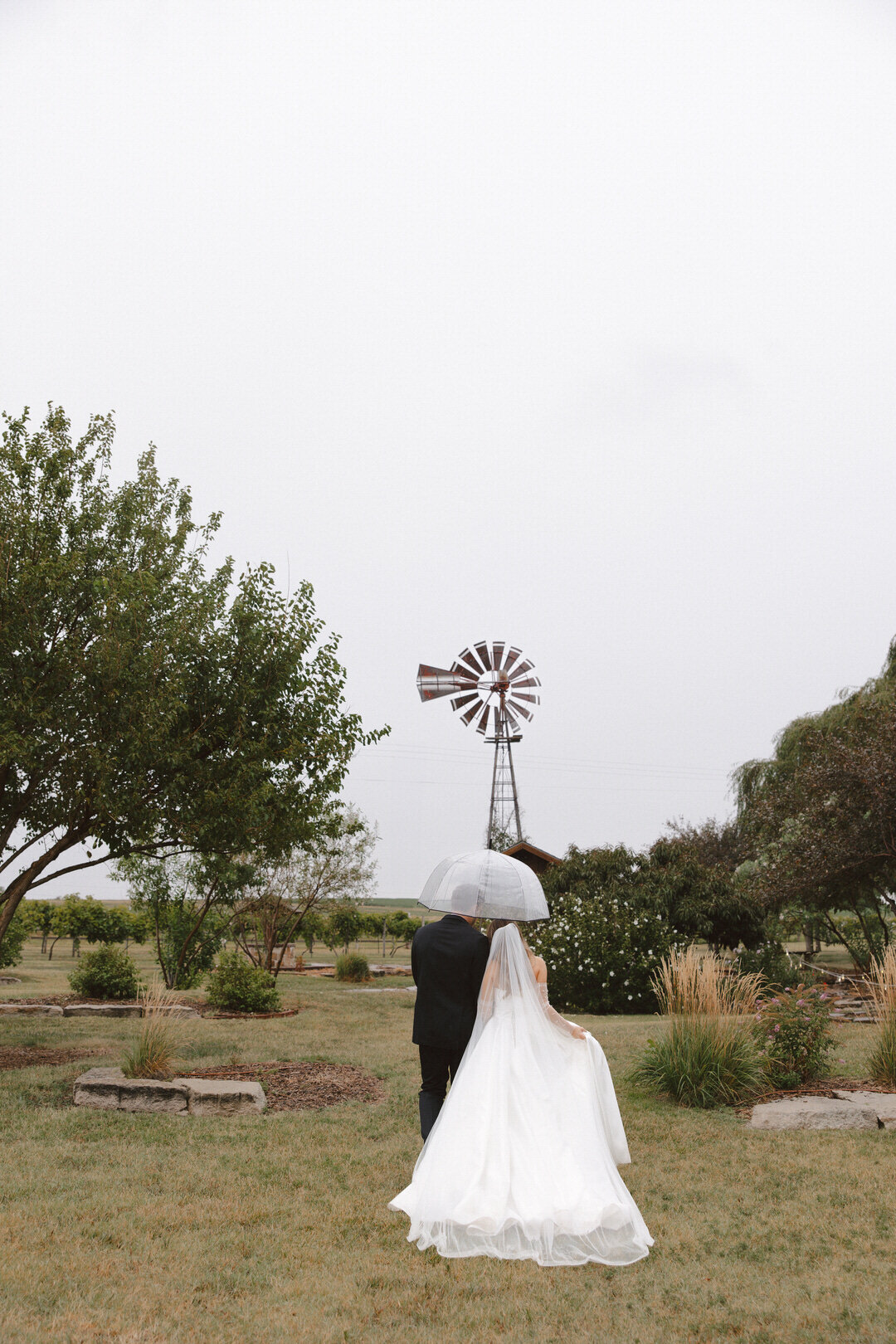 reuben-wedding-teasers-prairie-hill-vineyard-kayxbee-234