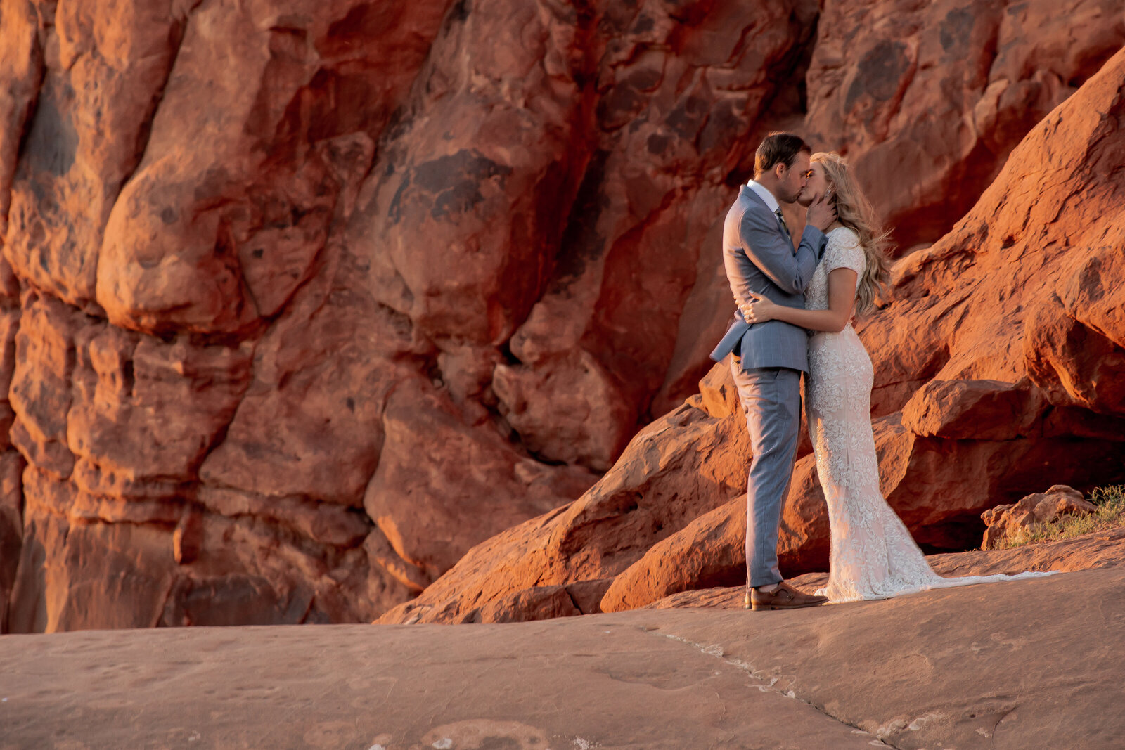 sunset-arches-national-park-elopement-moab-utah