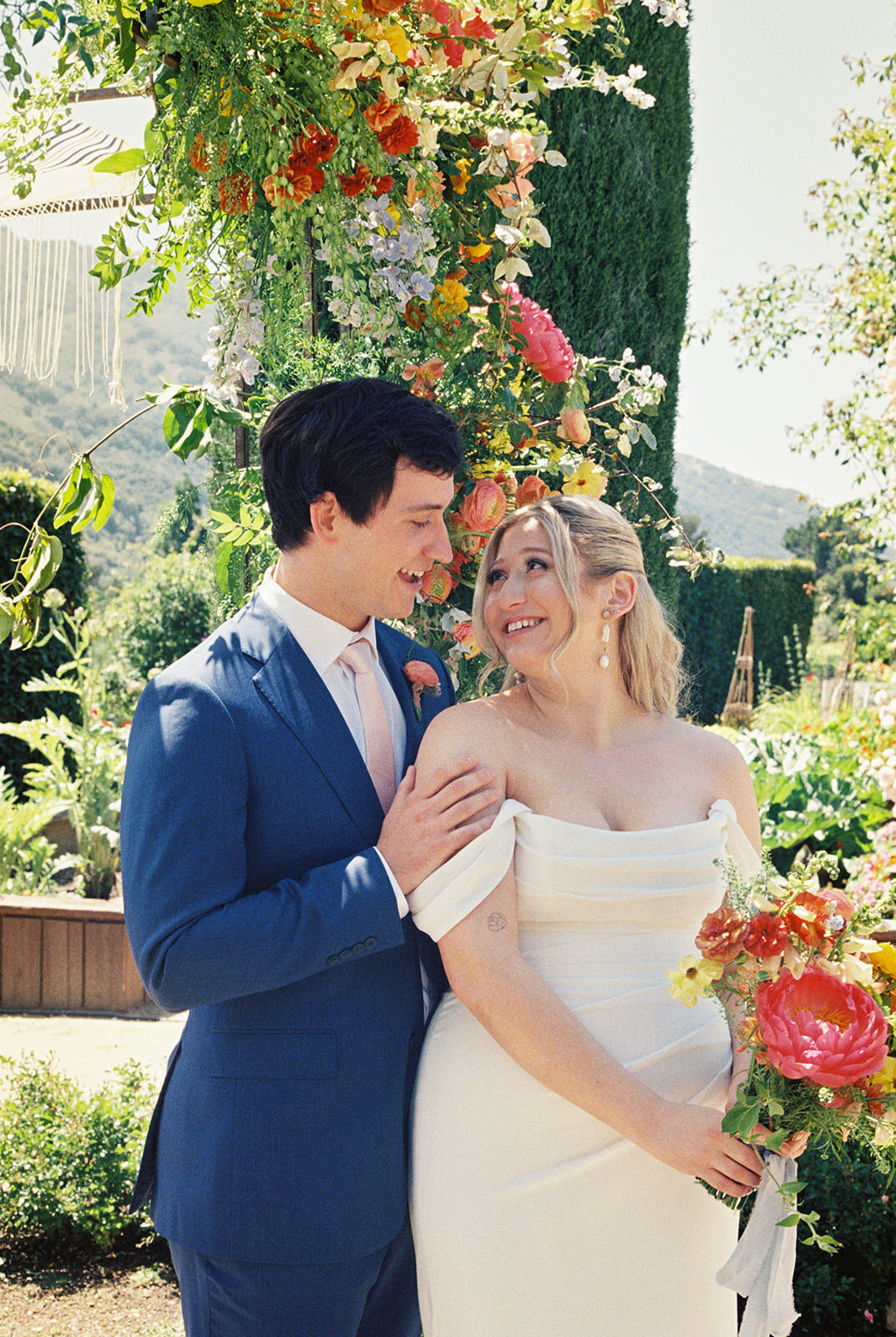 Colorful Bernardus Spring Wedding5