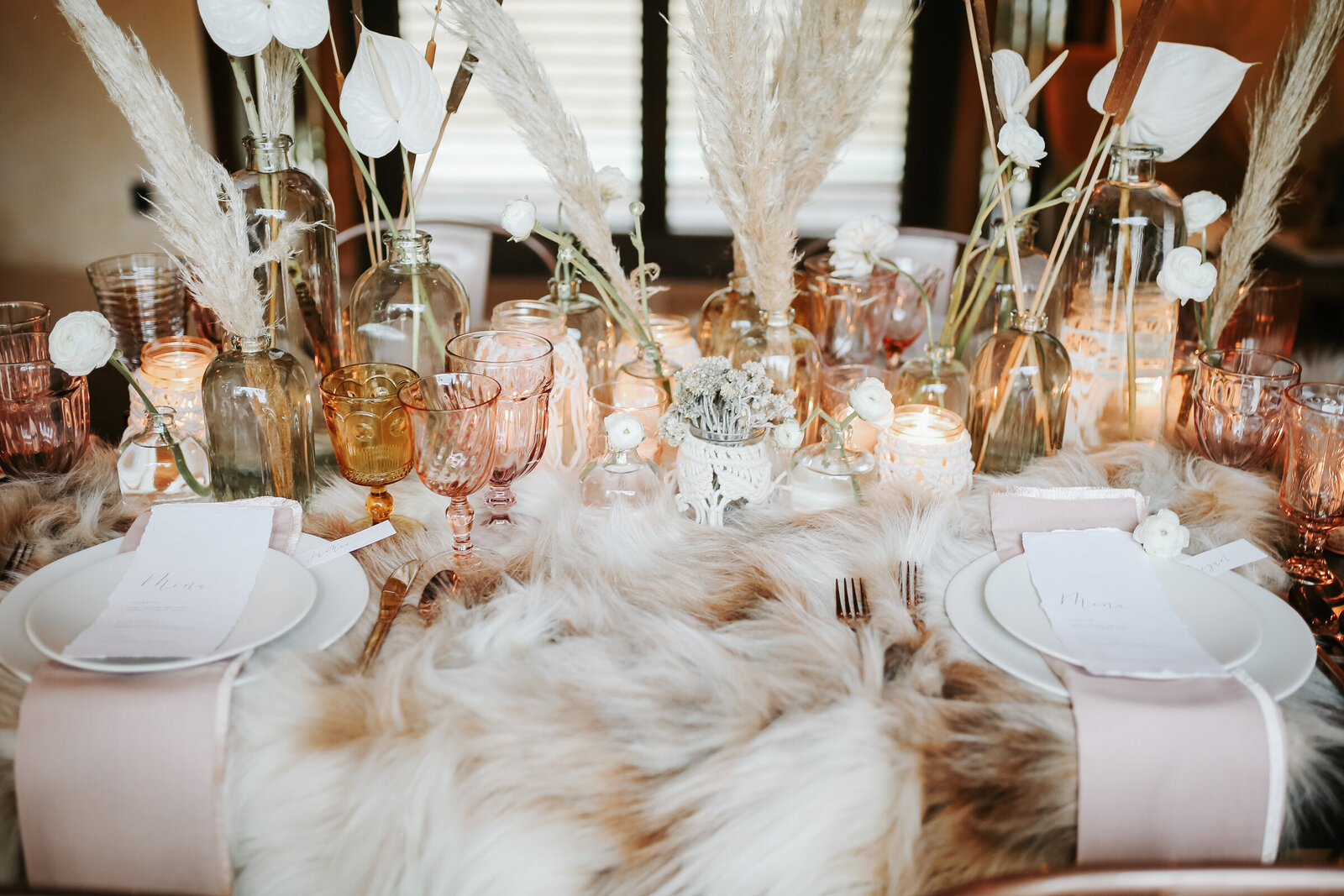 earthy-gold-tablescape-wedding-reception