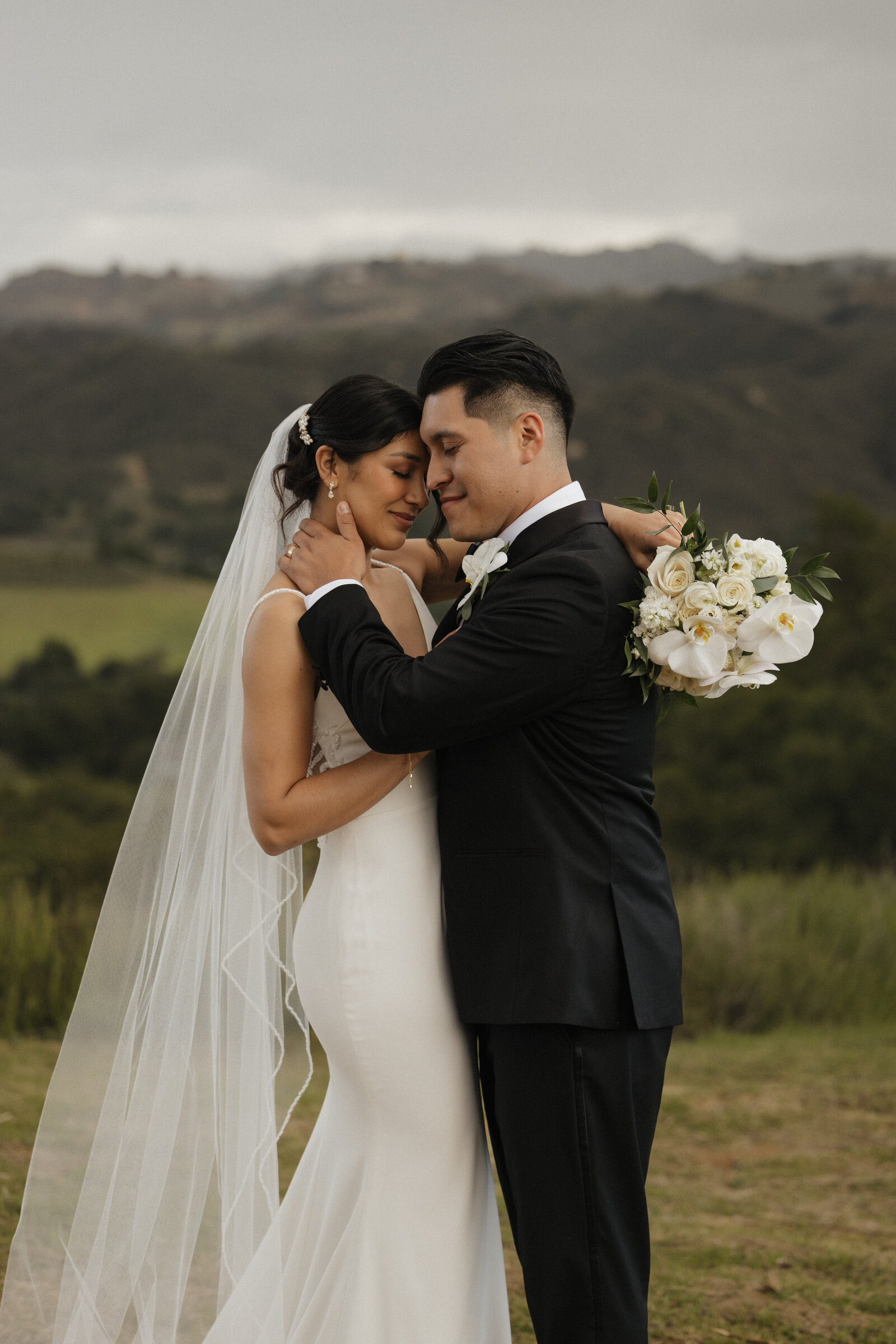 san-diego-melody-fernando-engagements-bridals-wedding-california-fallbrook-circle-oak-ranch-field-lzgphotography-411