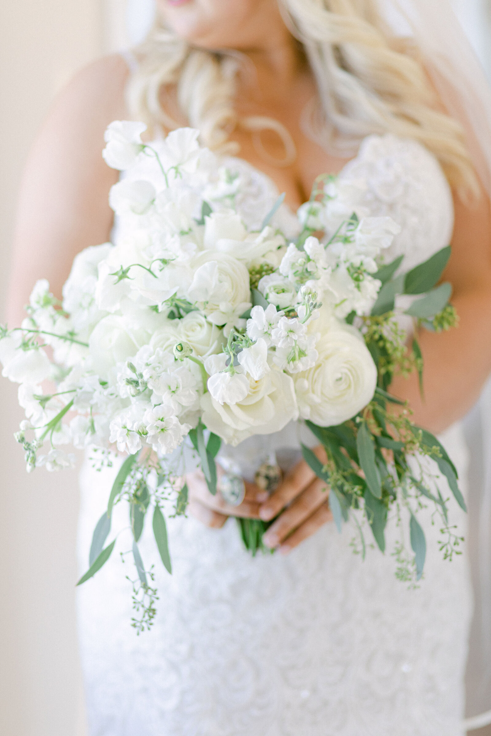 Dreamday-Destinations-white-green-bouquet