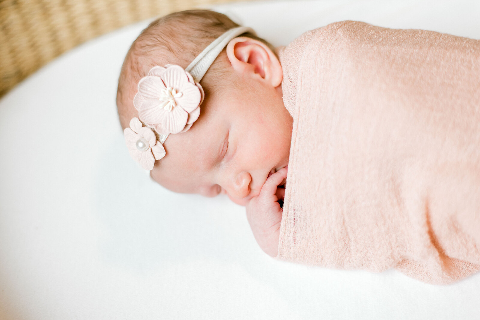 Charlotte-Newborn-Photographer-North-Carolina-Bright-and-Airy-Alyssa-Frost-Photography-In-Home-Session-9