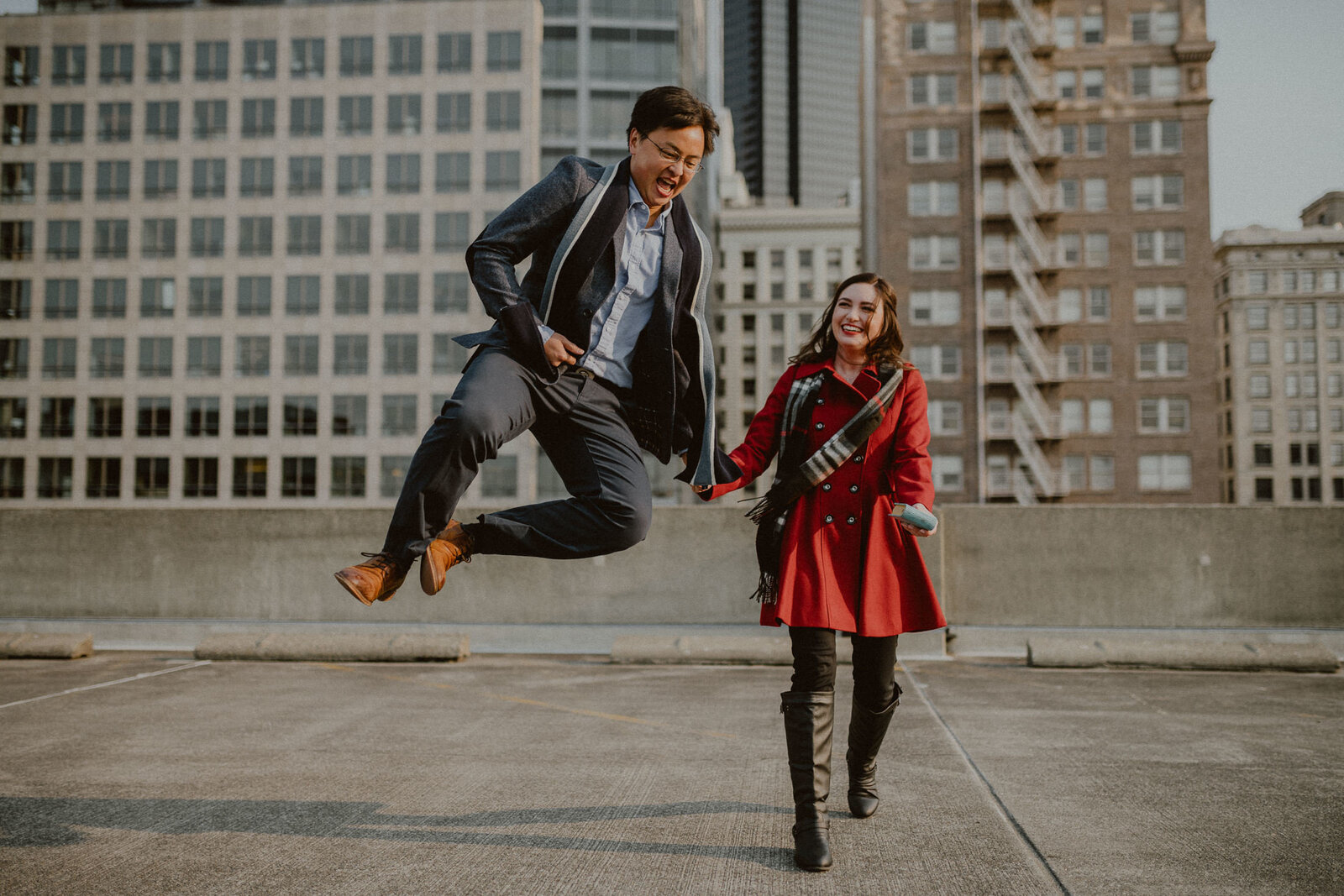 Seattle-City-Rooftop-Surprise-Proposal-Engagement-Urban-Pioneer-Square-Chelsea-Abril-Photography-53