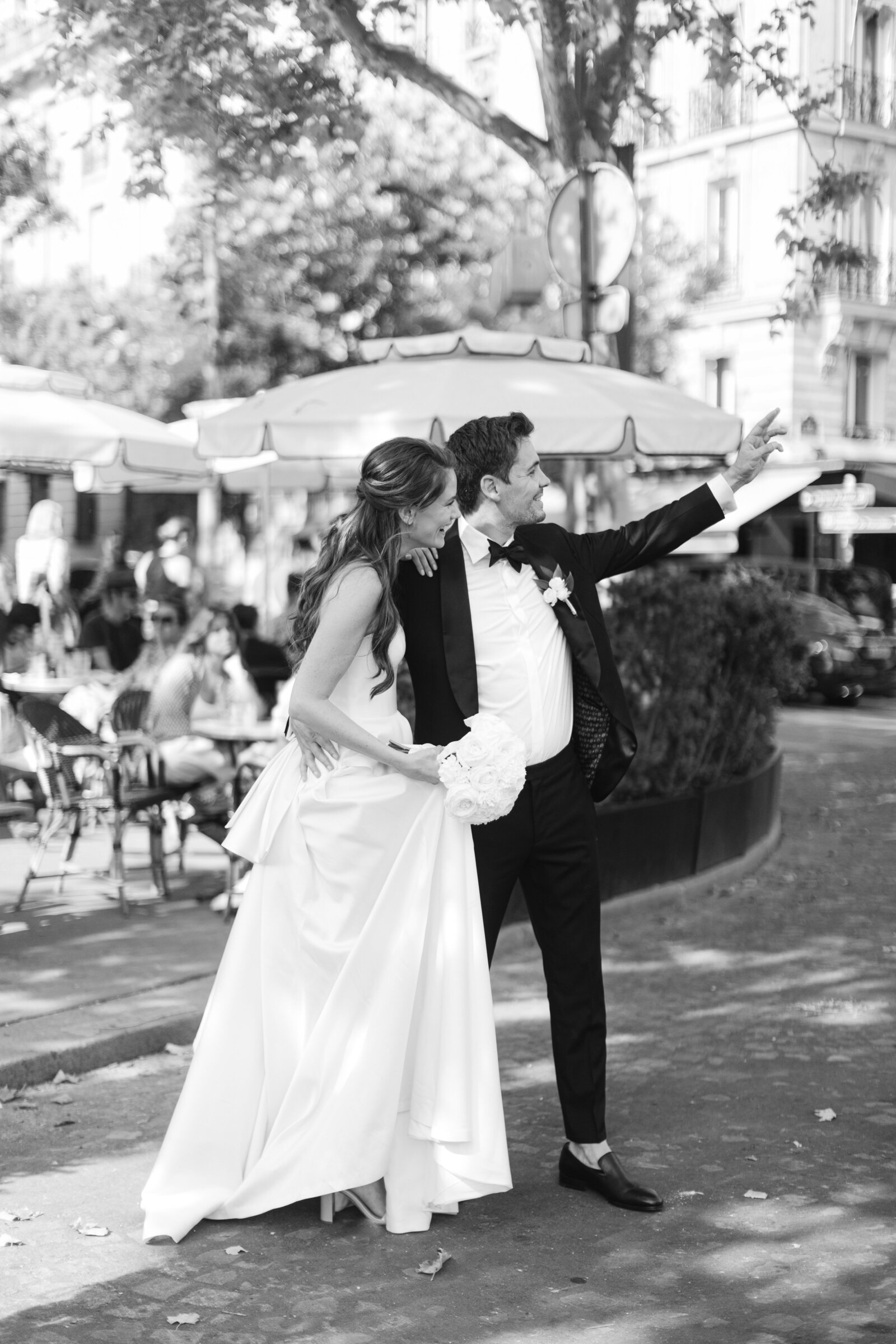 american_couple_in_paris_trocadero_france_wedding