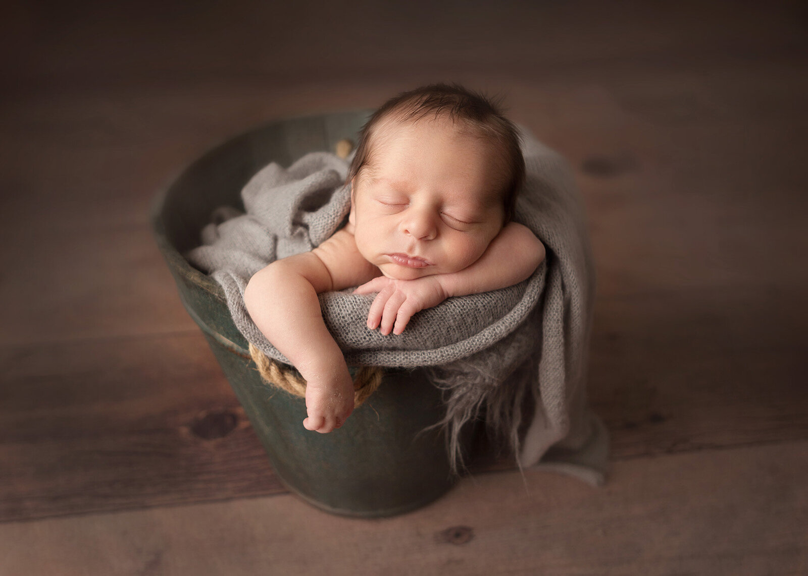 newborn-photographer-bucket-pose-aliso-viejo