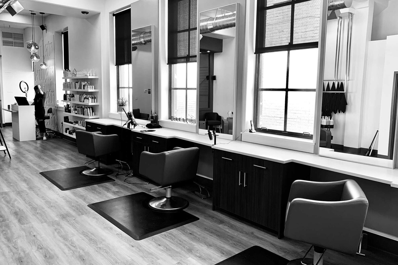 photo noir et blanc intérieur salon de coiffure