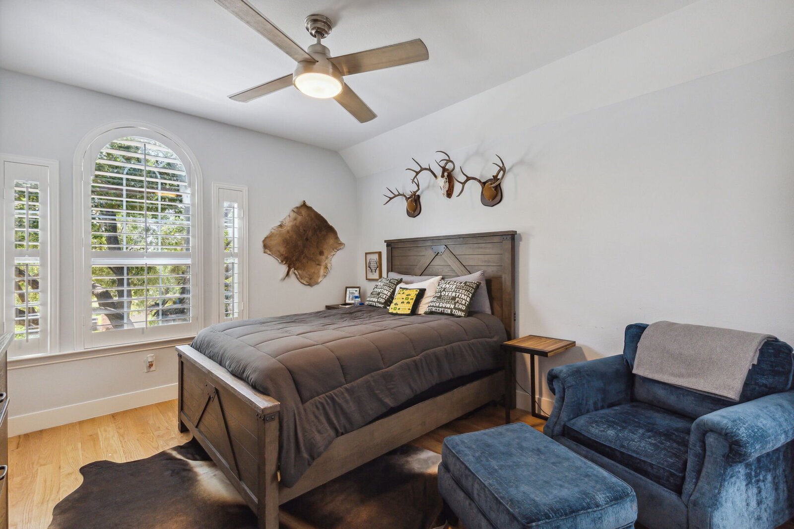 Trusted Dallas investors from MHR Texas Real Estate Investments and Home Renovations who buy houses for cash in Dallas, TX, offering fast closings and stress-free home selling solutions.