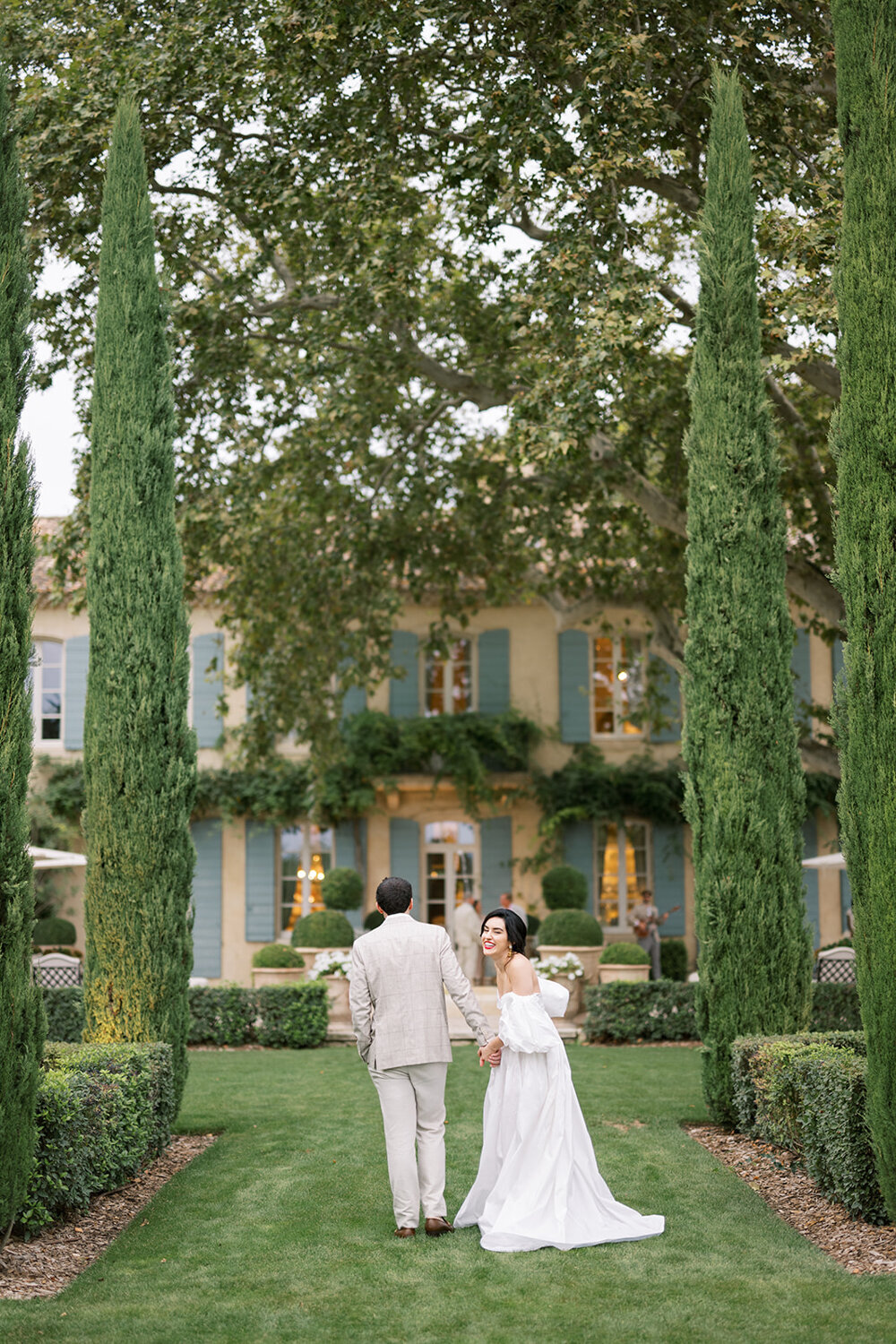 Wedding Officiant Celebrant in Provence-21