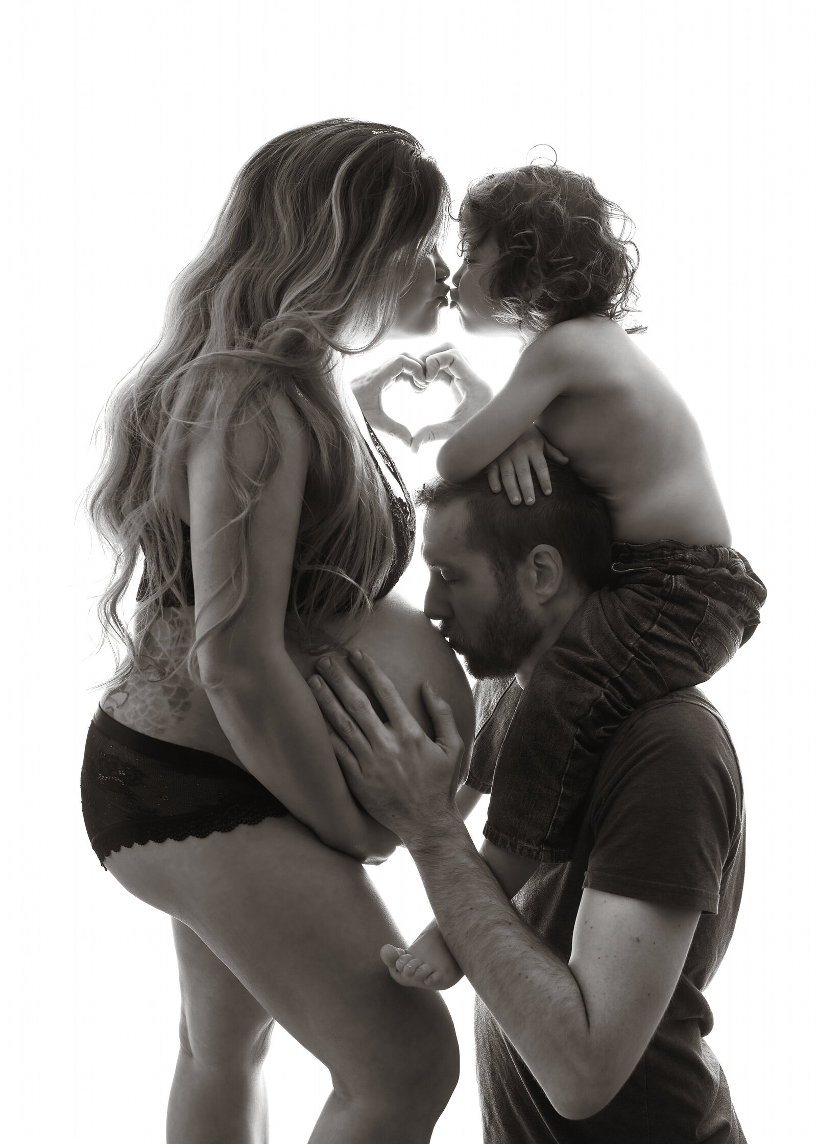 atlanta-best-award-winning-couple-family-recreation-maternity-pregnancy-portrait-studio-silhouette-heart-hands-photography-photographer-twin-rivers-02