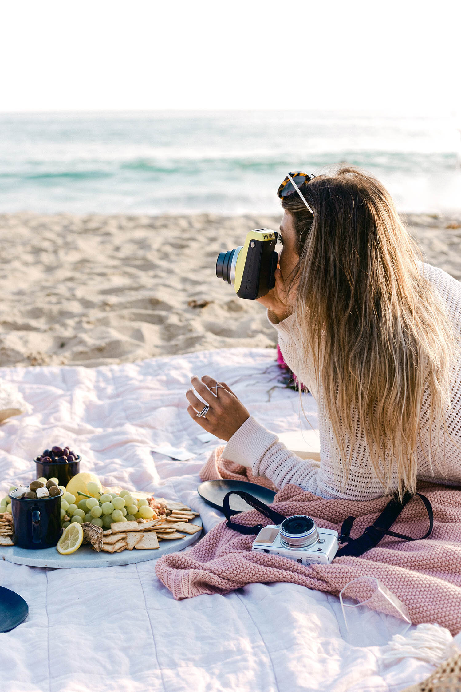 Blogger Lauren Saylor A Fabulous Fete with Charcuterie Board picnic at the beach branding photography San Diego, Orange County