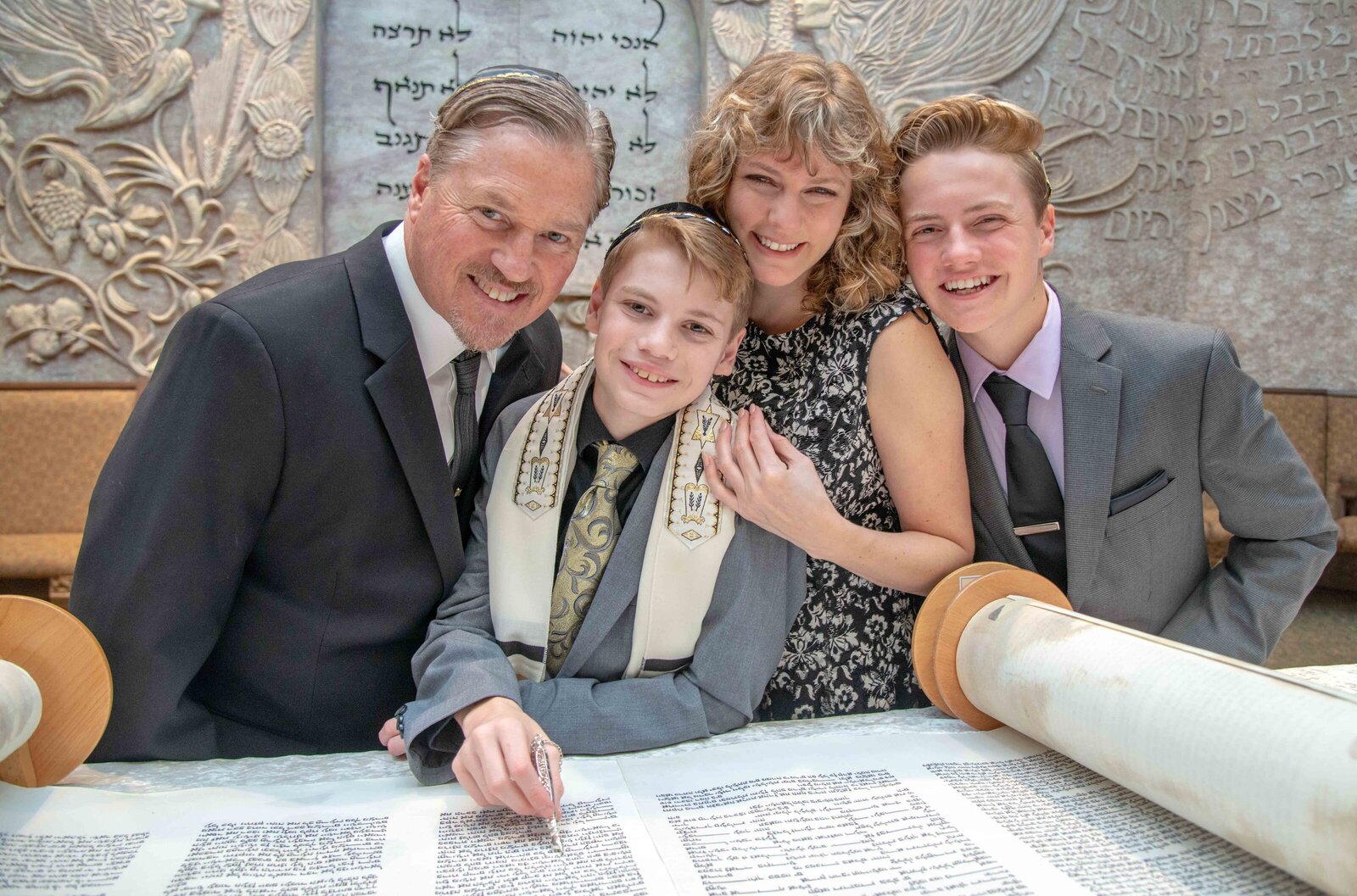 Maria-McCarthy-Photography-Bar-Mitzvah-family-Torah