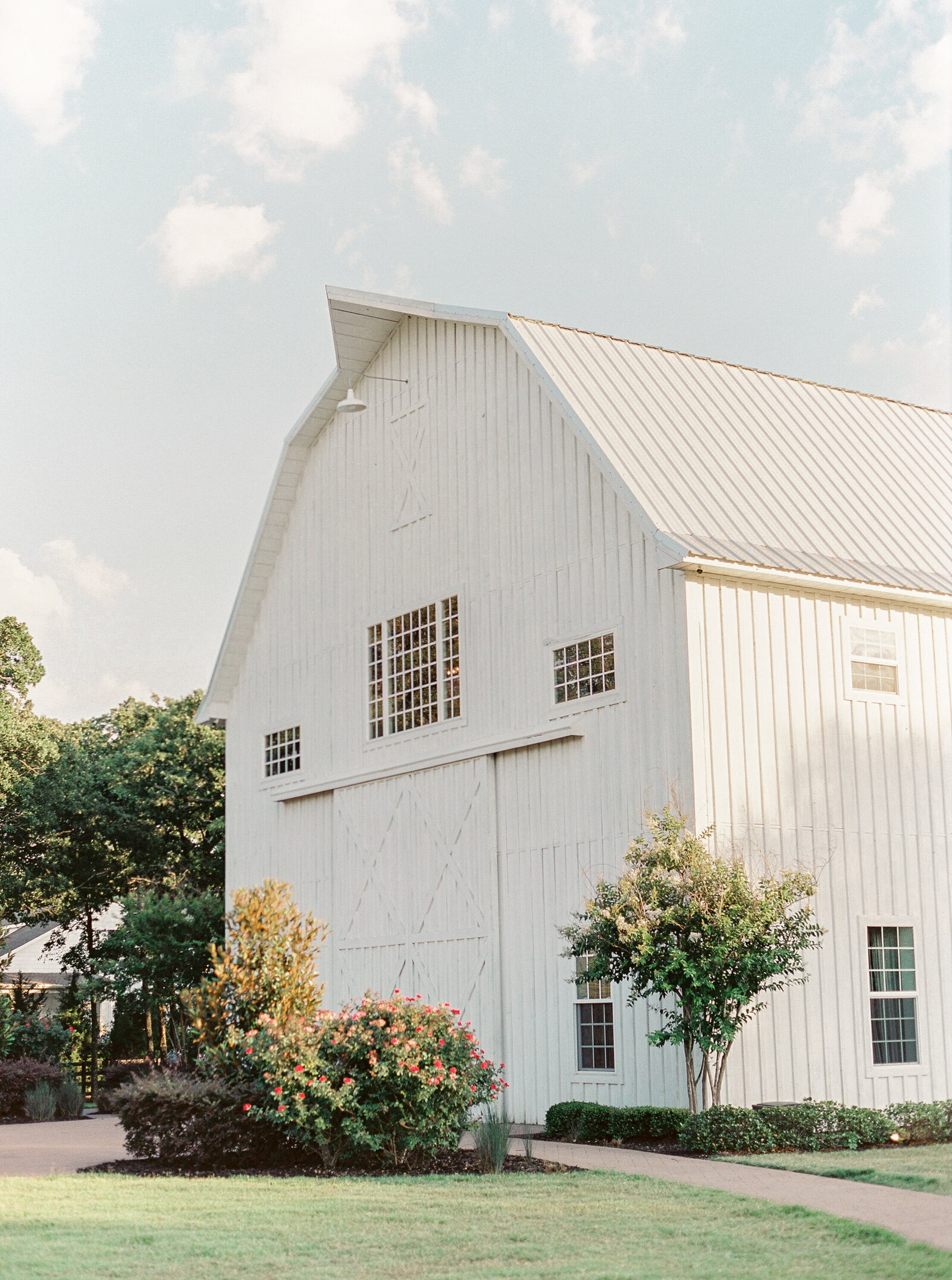 White Sparrow Barn_Lindsay and Scott_Madeline Trent Photography-0128
