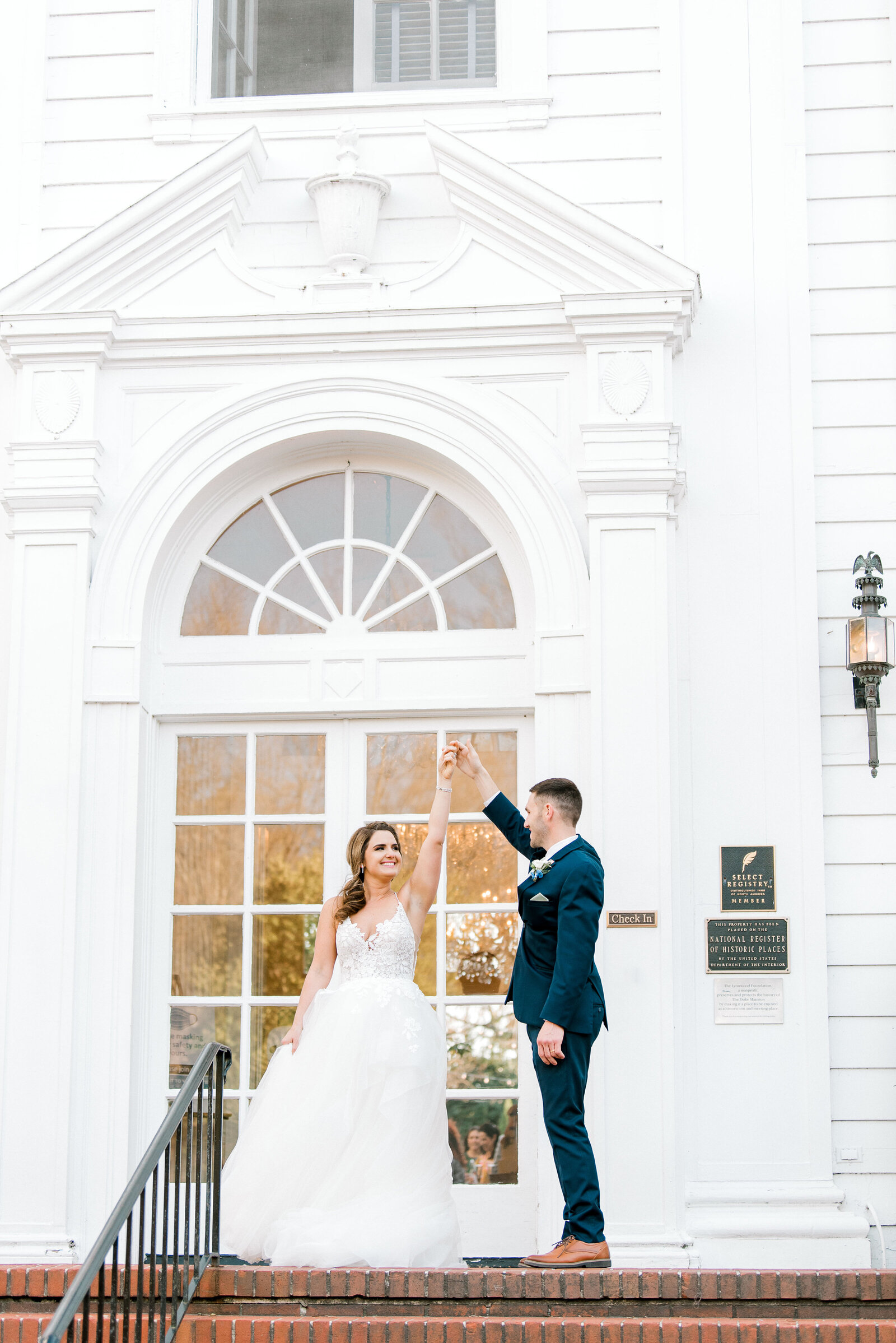 Charlotte-Wedding-Photographer-North-Carolina-Bright-and-Airy-Alyssa-Frost-Photography-Duke-Mansion-11