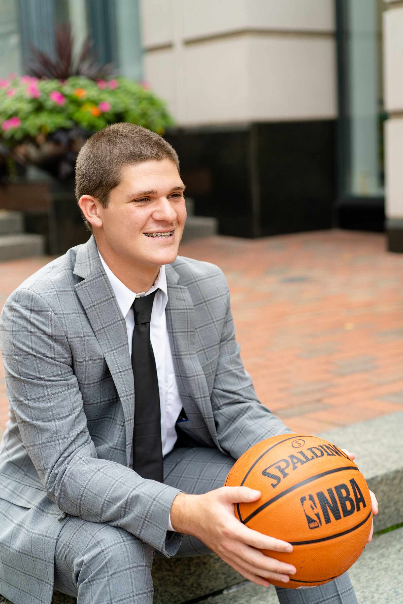 Light and vibrant  Reston Town Center Senior Session | Megan Hollada Photography | Northern Virginia Senior Photographer