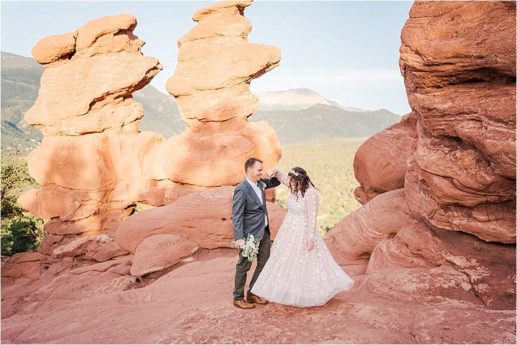 Experience the adventure of a lifetime with a destination elopement in Colorado, and let Sam Immer Photography capture the magic of your love in this breathtaking location.