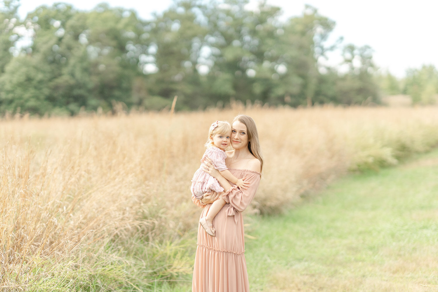 mom and daughter photo during Ashburn, VA minis