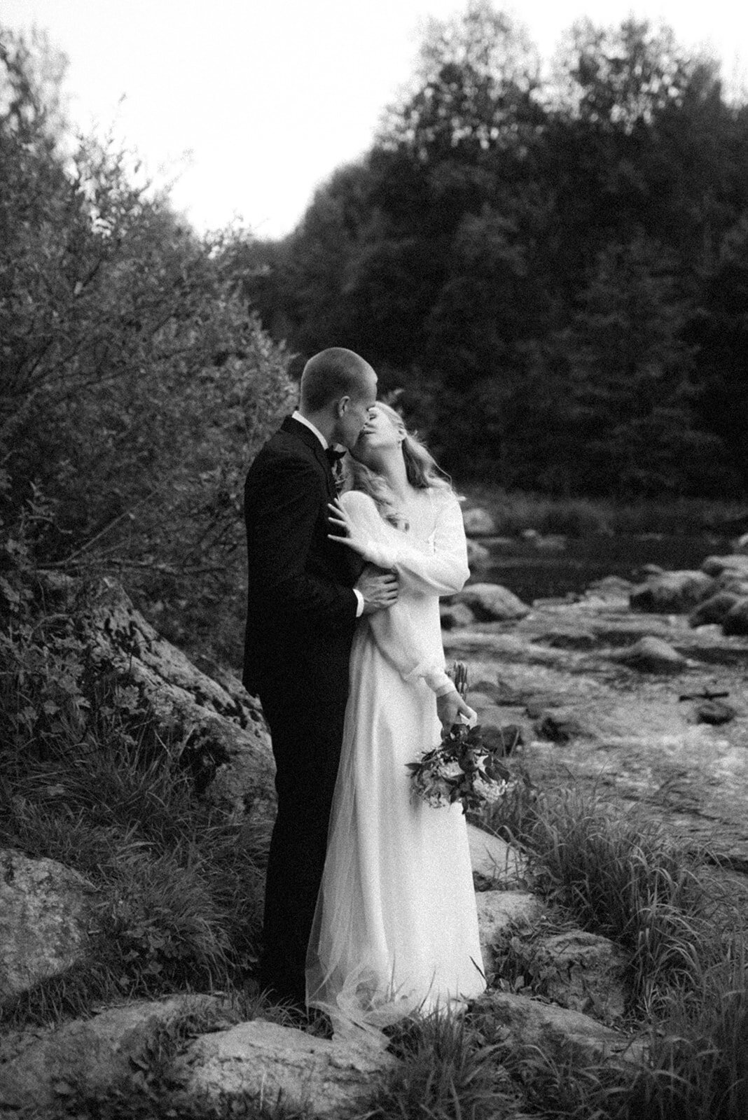 Wedding photo of an Intimate and romantic wedding  photography session in Porvoo by photographer Hannika Gabrielsson