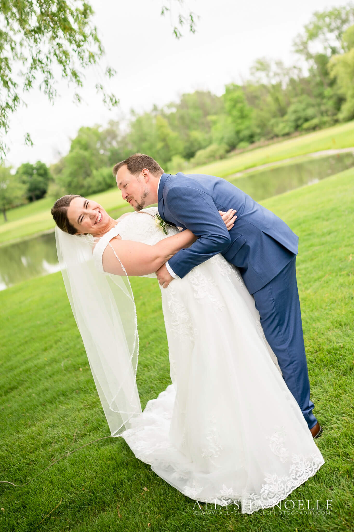 Wedding-at-River-Club-of-Mequon-381