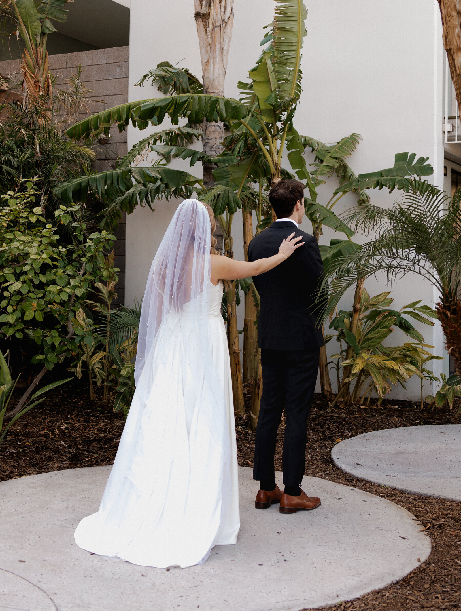 Photos of wedding couple, taken at Scottsdale Valley Ho Hotel in Scottsdale Arizona, Taken by Kollar photography, Arizona Elopement Photographer