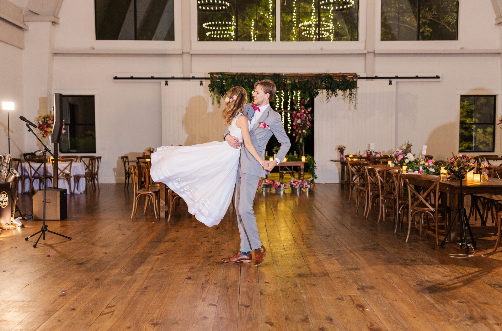 Bride-and-groom-private-dance