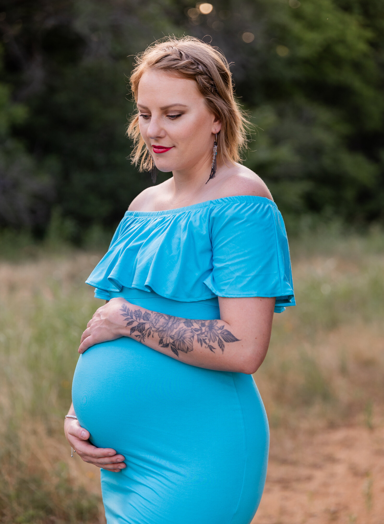 maternity photo mom in blue