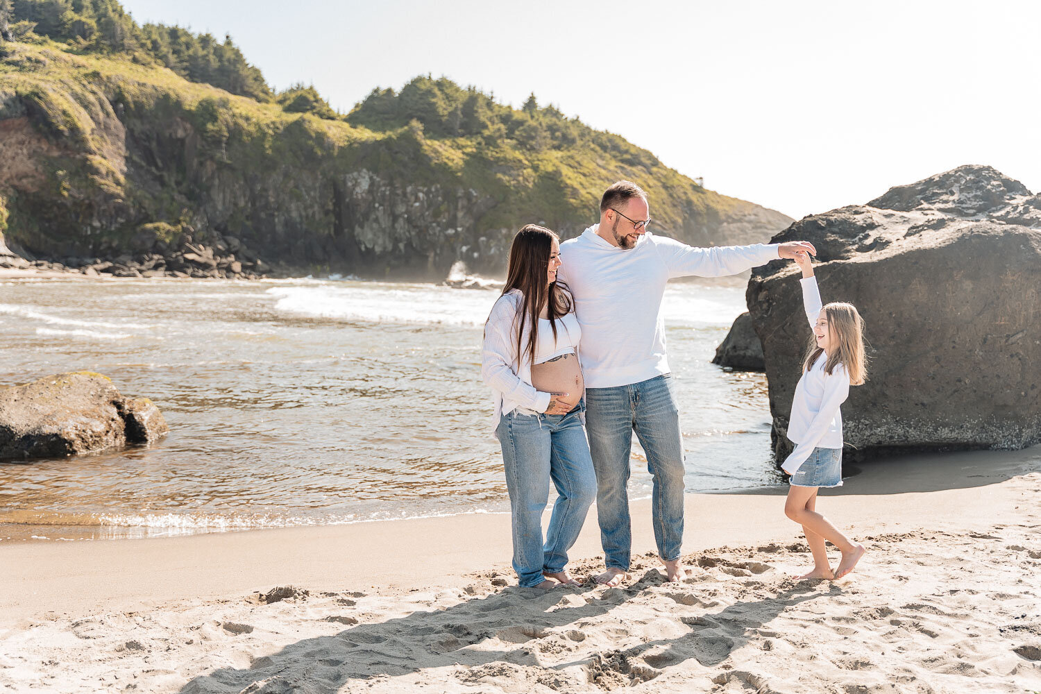 Maternity Photographer in Lincoln City, Oregon 