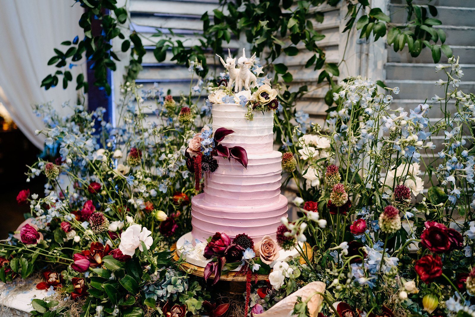 wedding-cake-flowers-texas-wedding-venue