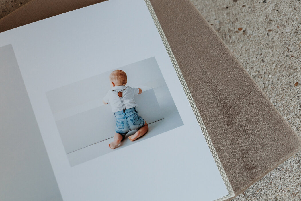 1jaarfotoshoot, 1jaarportret, kunstvanjekind, kinderportretfotograaf, fotograafbrabant, zundert, bosschenhoofd, oudenbosch, halderberge, rijsbergen, achtmaal, schijf, konpoli