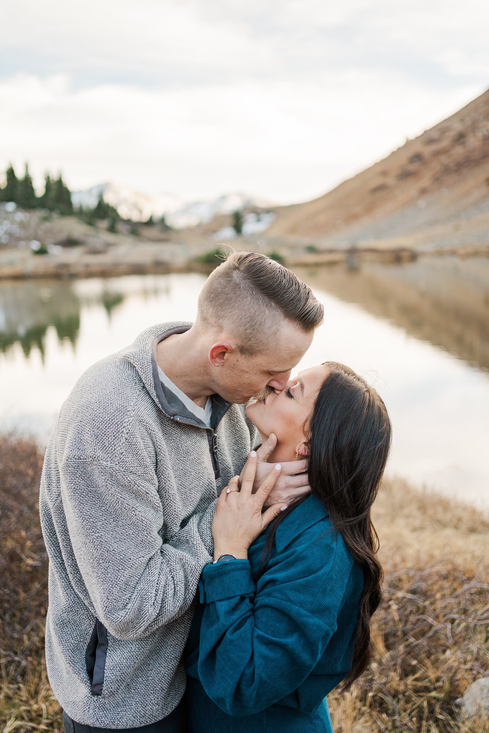 Experience the thrill of an adventurous elopement with breathtaking views in the Rocky Mountains. Samantha Immer captures the magic of your love story in a stunning natural setting.