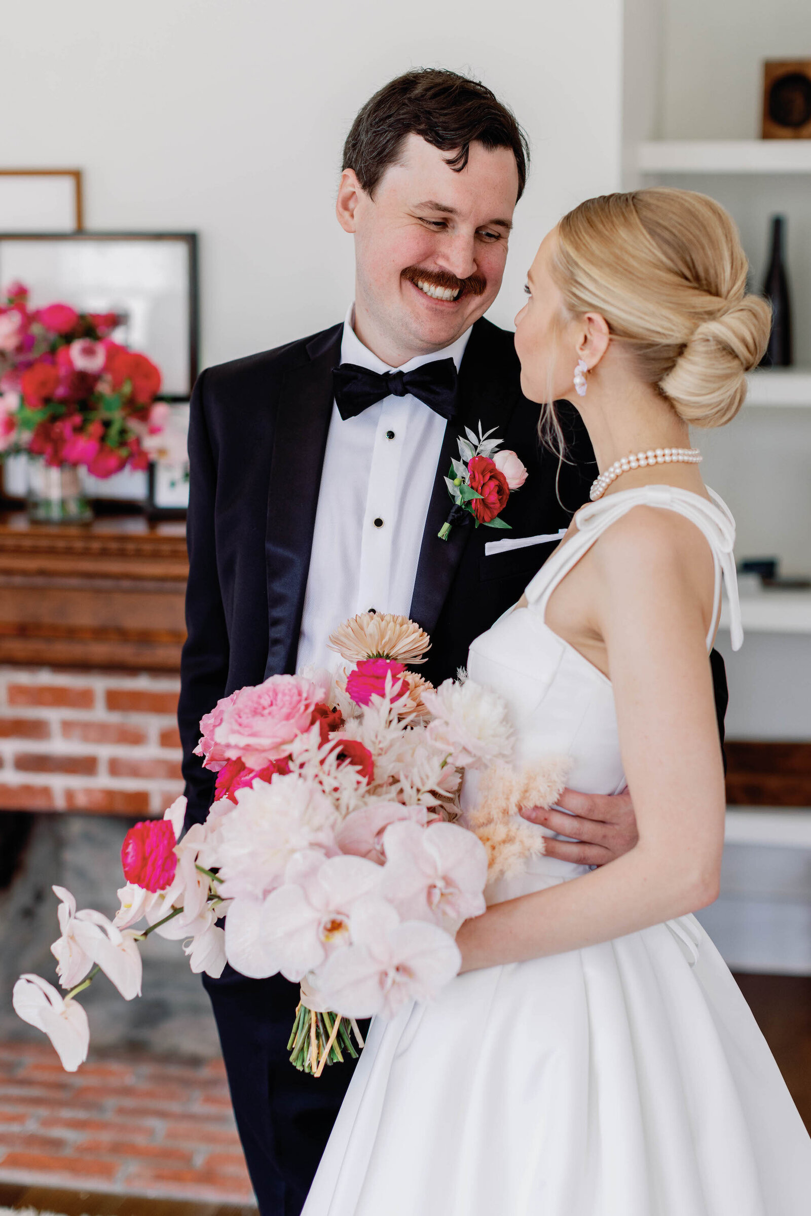 bride-and-groom-photos-at-the-grand-lady-texas