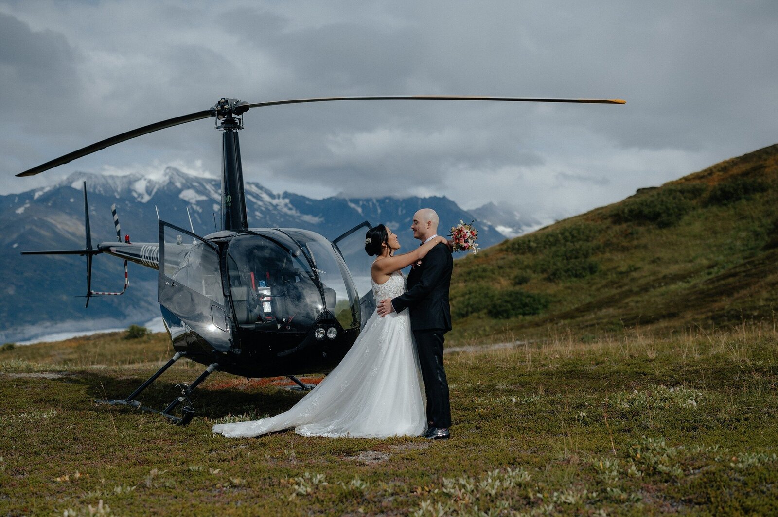 Christina+Matt_Knik-Glacier-Elopement_EmeliaKPhotography-58