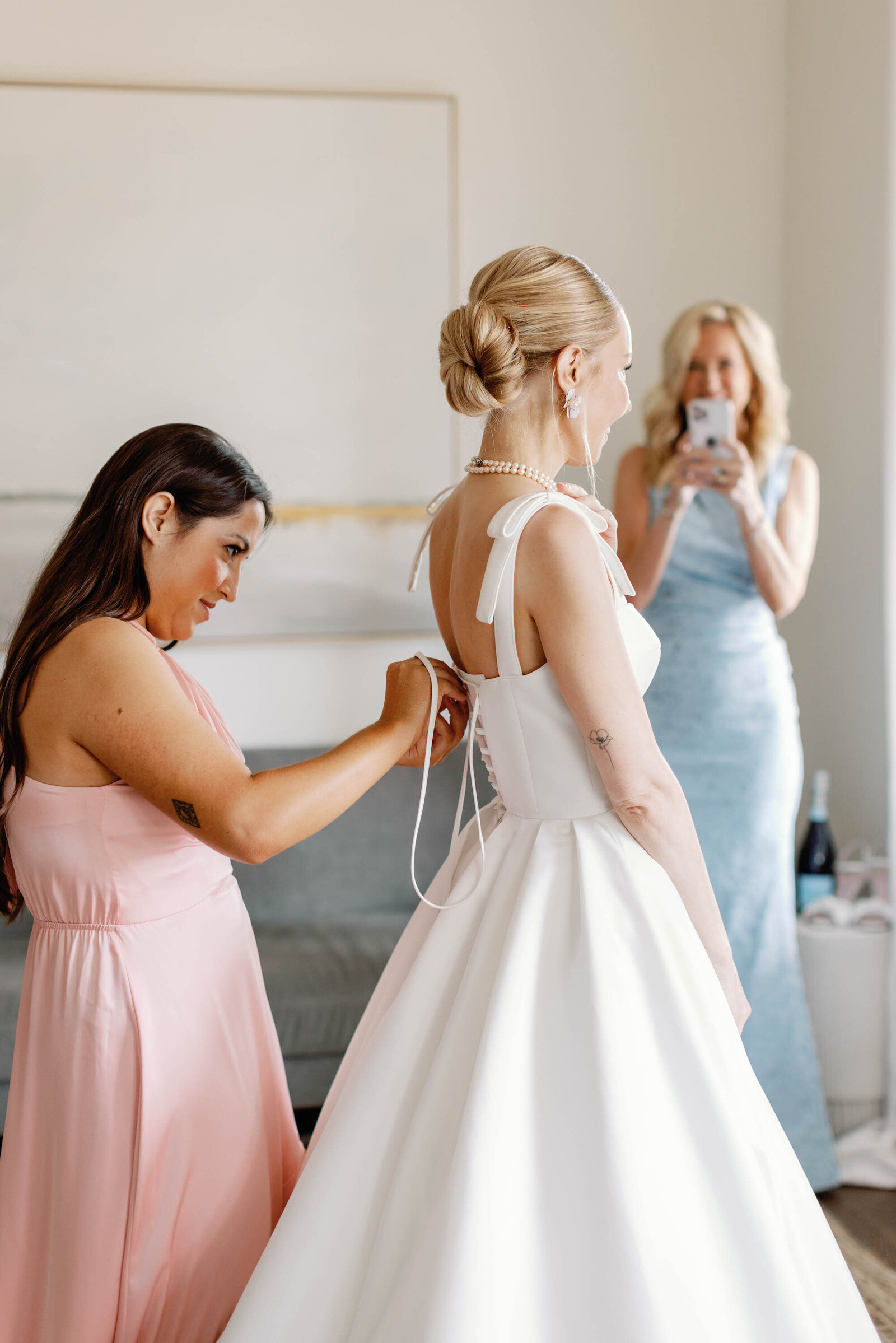 bride-getting-dressed-in-austin-texas