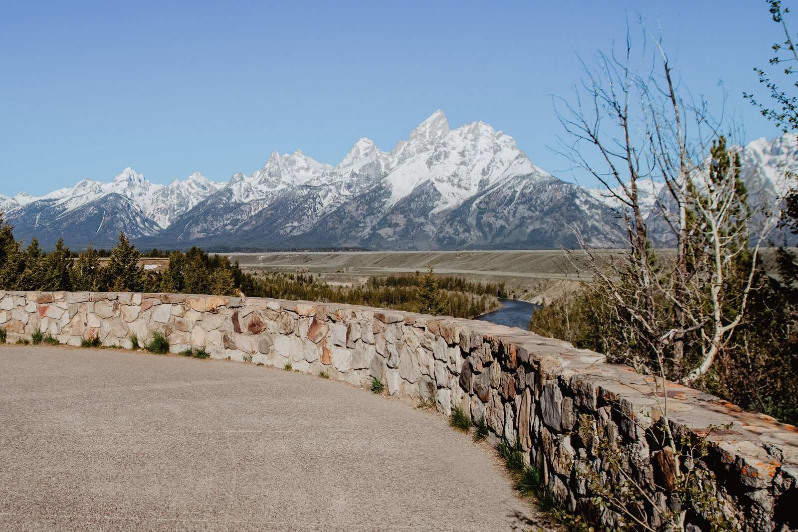 jackson hole wedding at Snake river in the tetons with the large mountains covered in snow for a spring wedding
