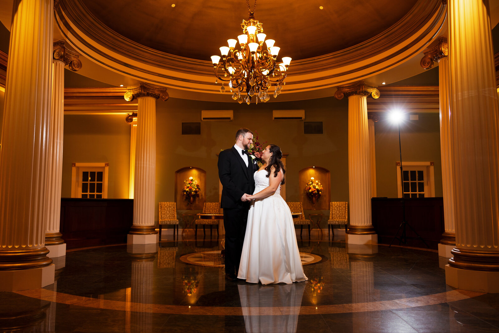 the-riverview-simsbury-wedding-photo-lobby
