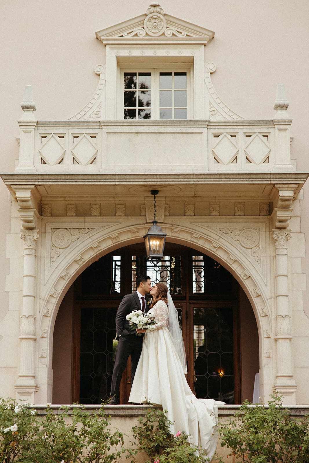 The-Maxwell-House-entrance