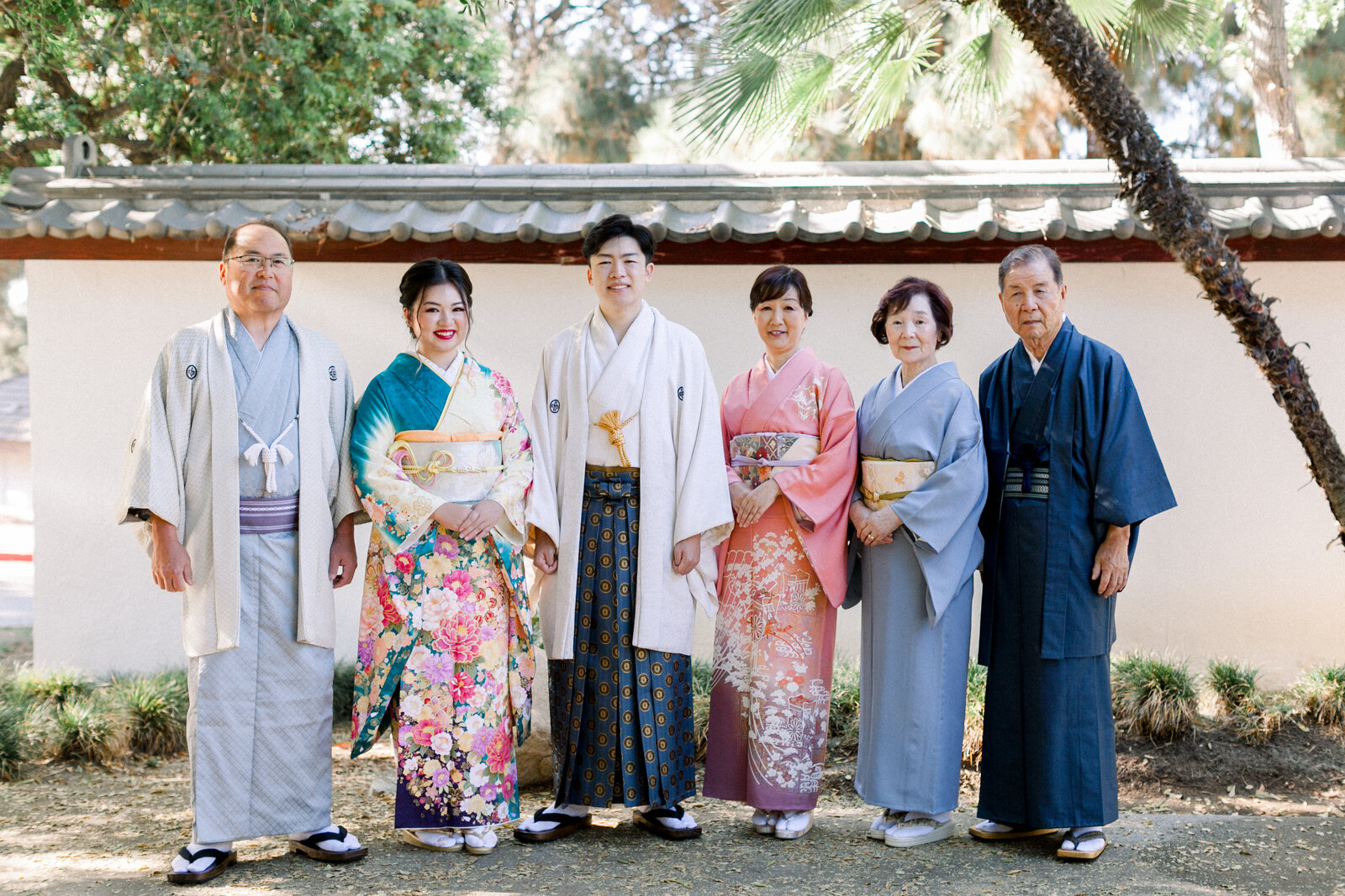 Family portrait at Brand Park the Shoseian Whispering Pine Japanese Tea House during a Seijinshiki coming of age celebration, daughter in a floral furisode and son in white hakama, kimono rental Los Angeles
ロサンゼルスブランドパーク内 ザ・ショウセイアン日本茶室前で成人式 振袖の娘と白い袴姿の息子を囲む家族写真 着物レンタル