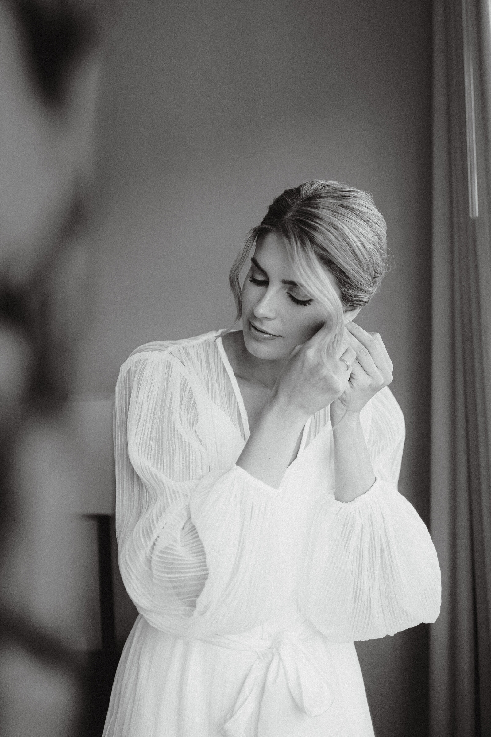 a luxury bride in glam makeup and hair done and styled by Yana Beauty Studio - getting ready pictures on her wedding day. 