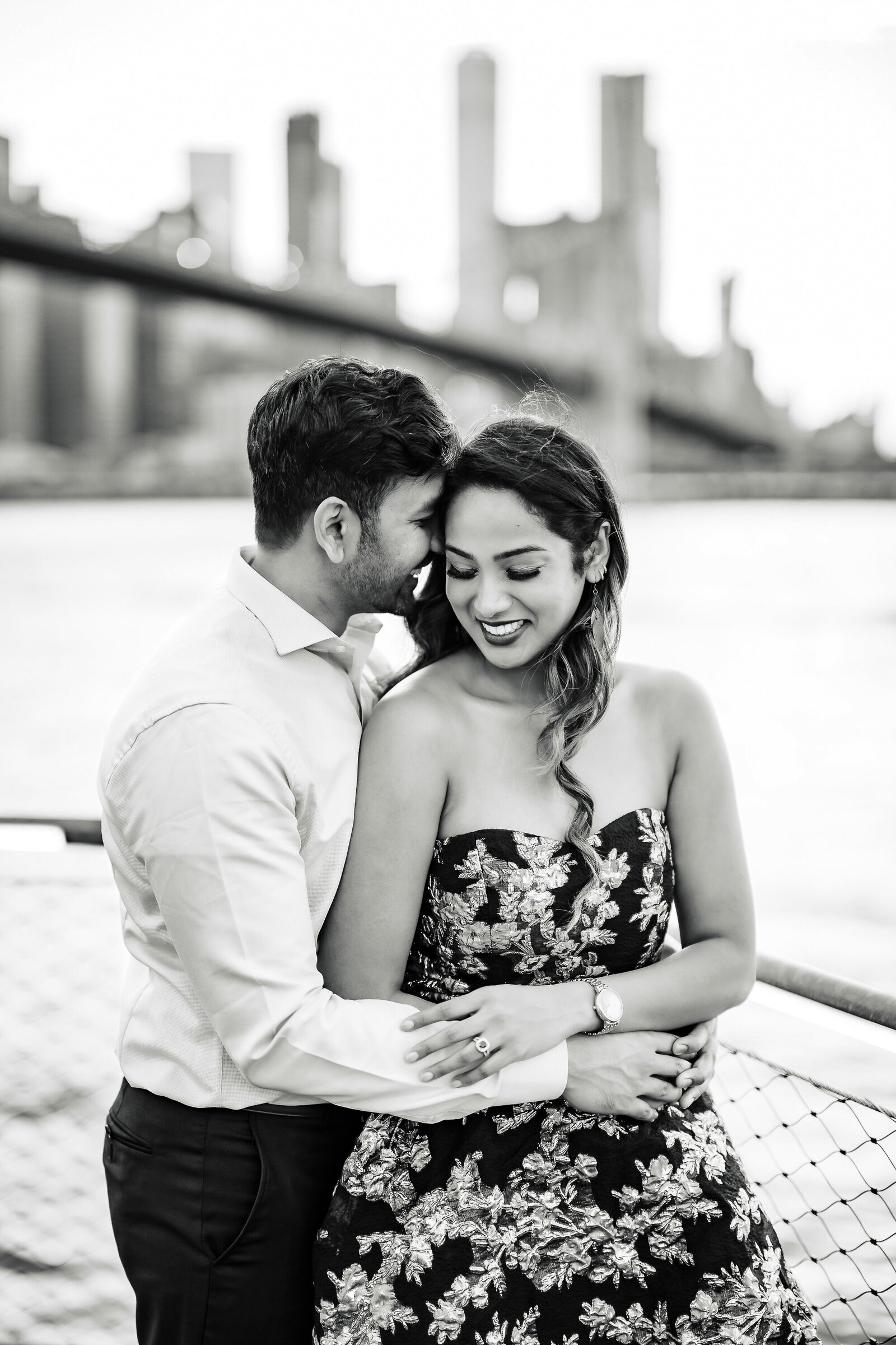 Capture iconic Brooklyn Bridge engagement photos with Ishan Fotografi.