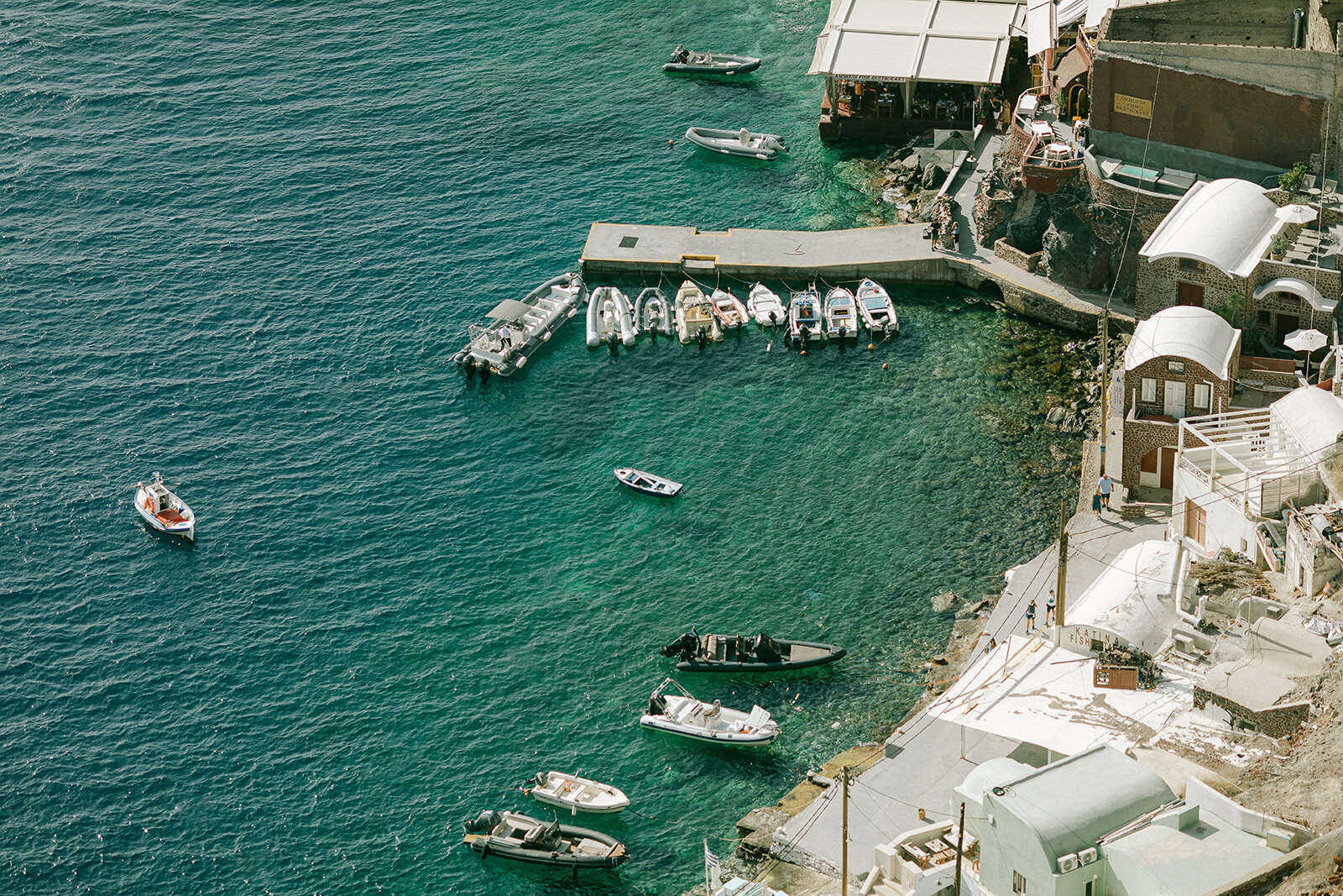 allieandkyle_oia_santorini_greece_lainatortoriciphoto-15