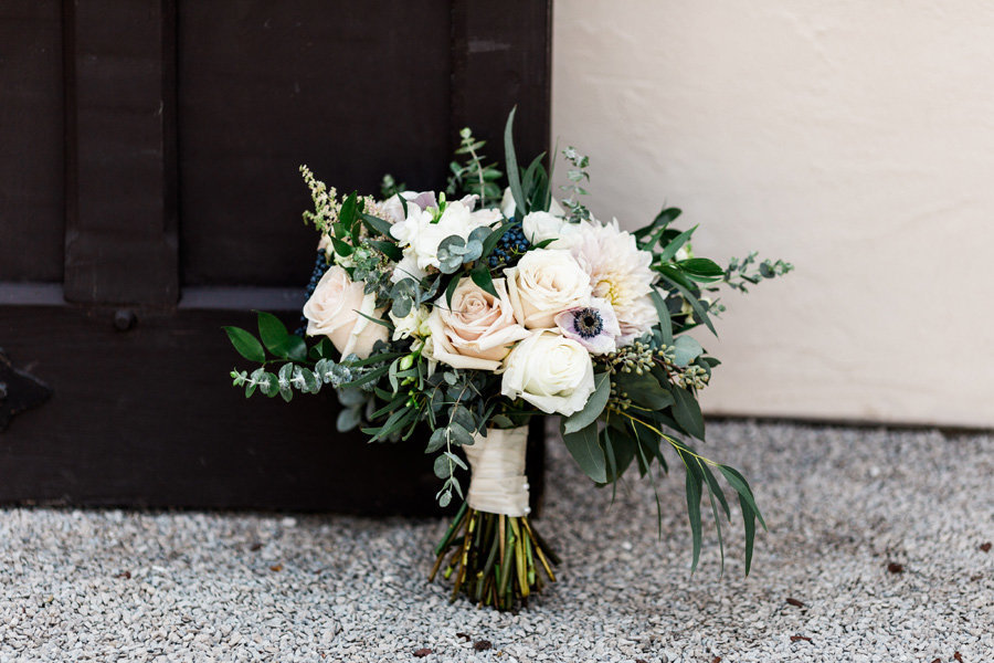 elegant-wedding-florist-bouquet-white-milwaukee