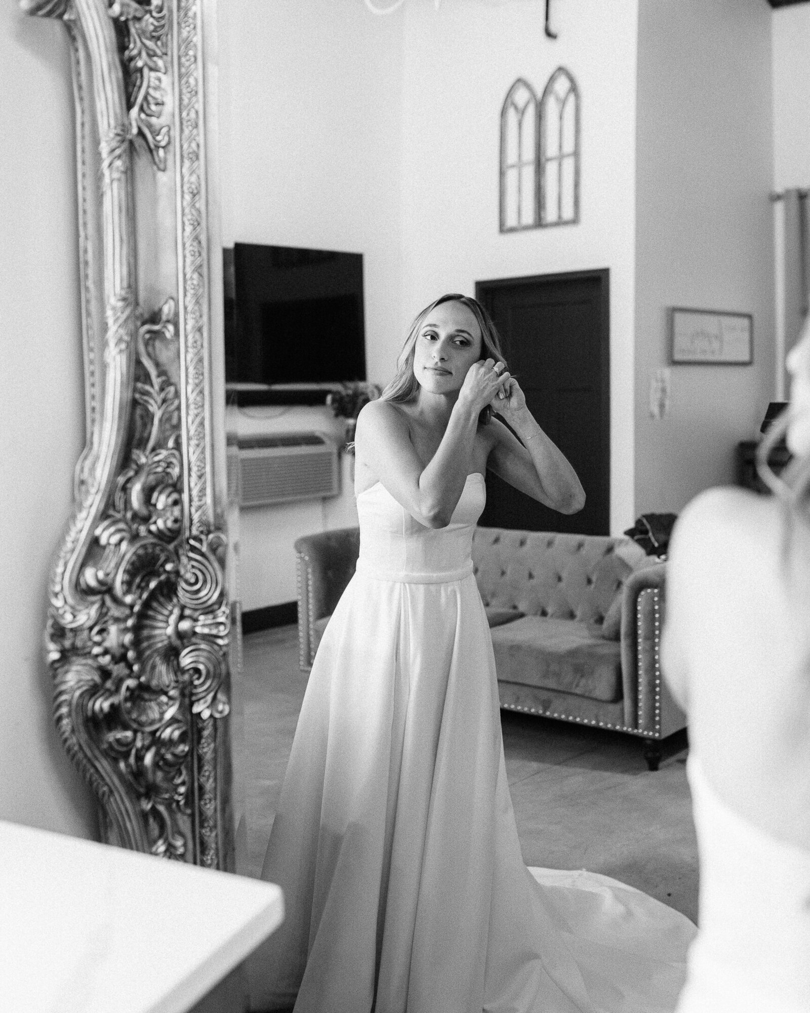 Saenz The Farmhouse KC Event Venue Wedding60