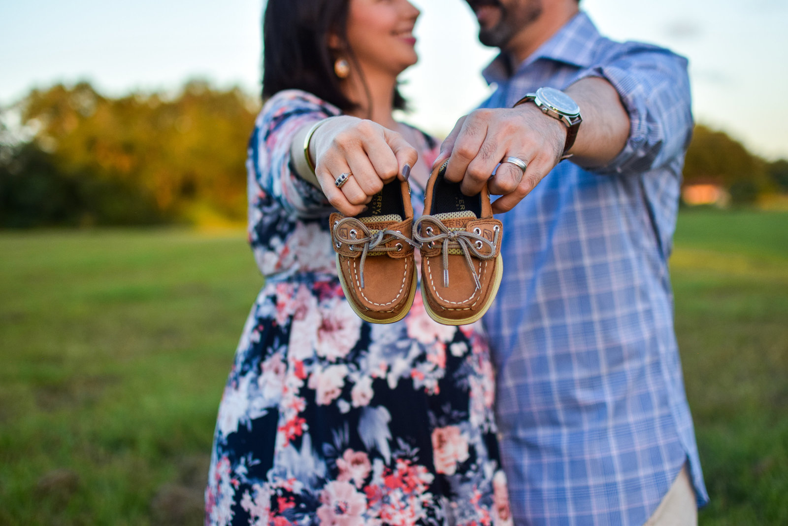 Maternity pregnant couple smiling baby Sperry shoes Tucker Ranch Winter Garden Florida
