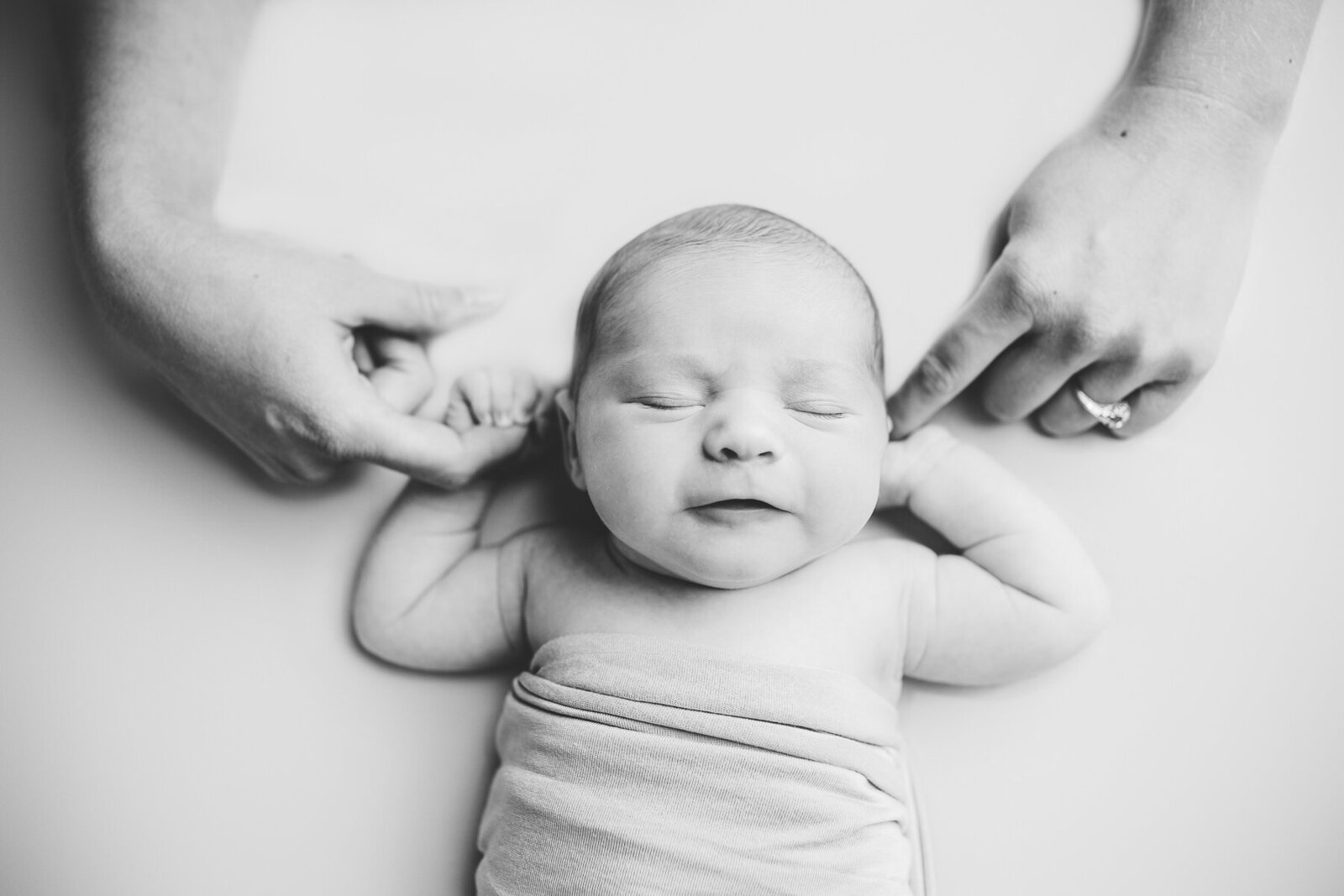 In-home_newborn_lifestyle_photographer_Louisville_KY_photographer_baby_girl-3