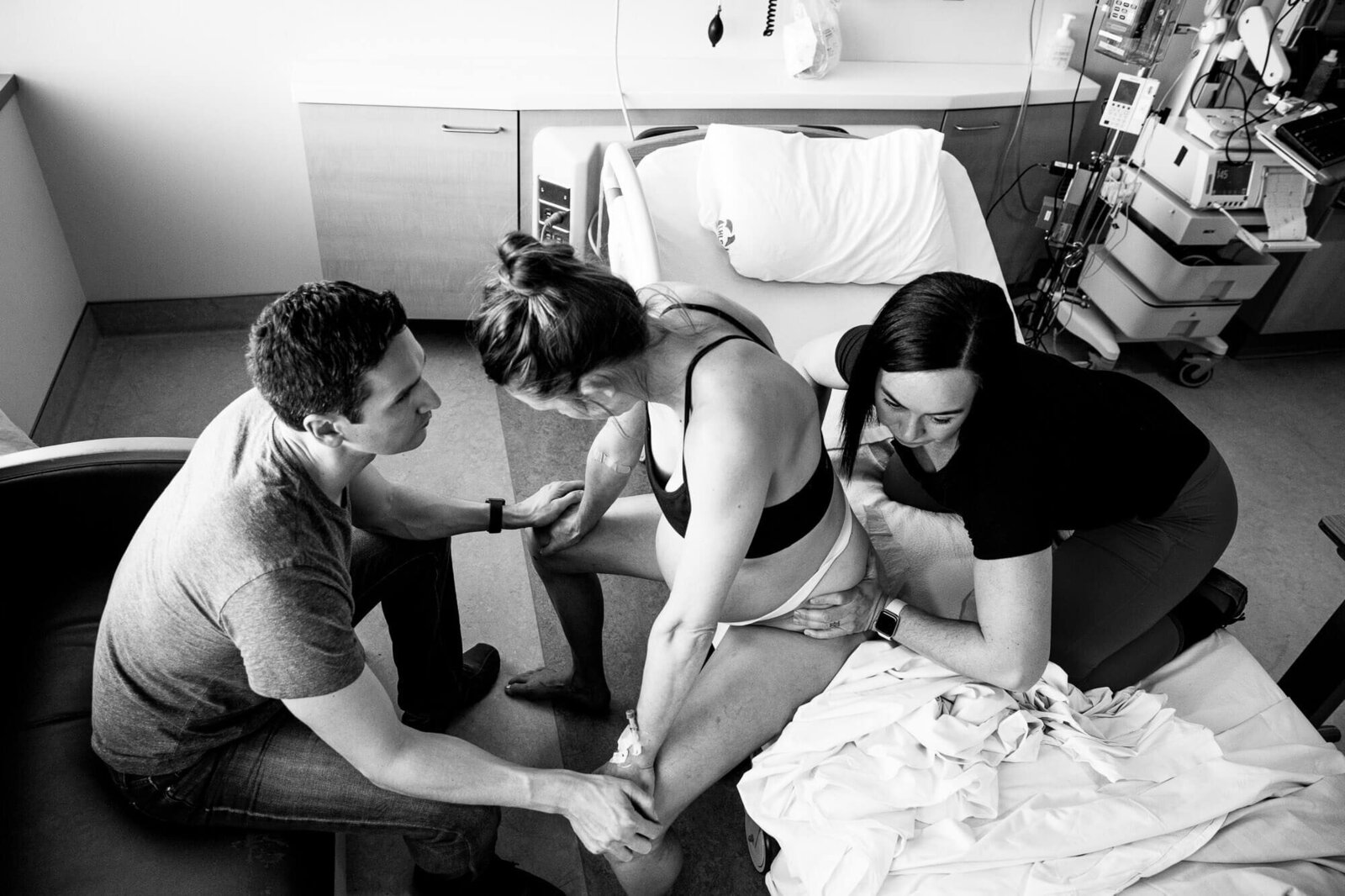 victoria-hospital-london-ontario-birth-photography-hospital-birth-preparation