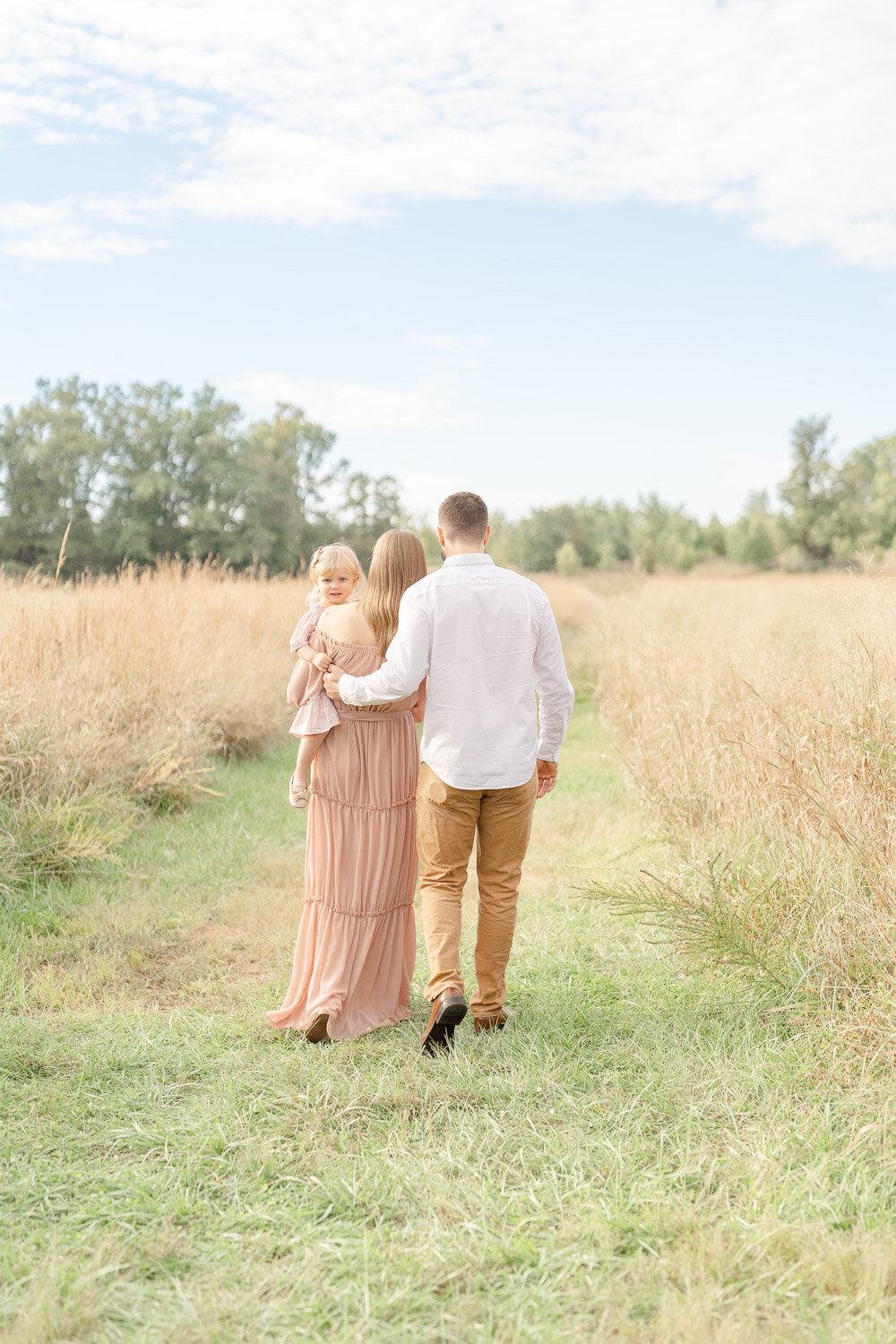 family walking away during Loudoun County, Virginia mini session