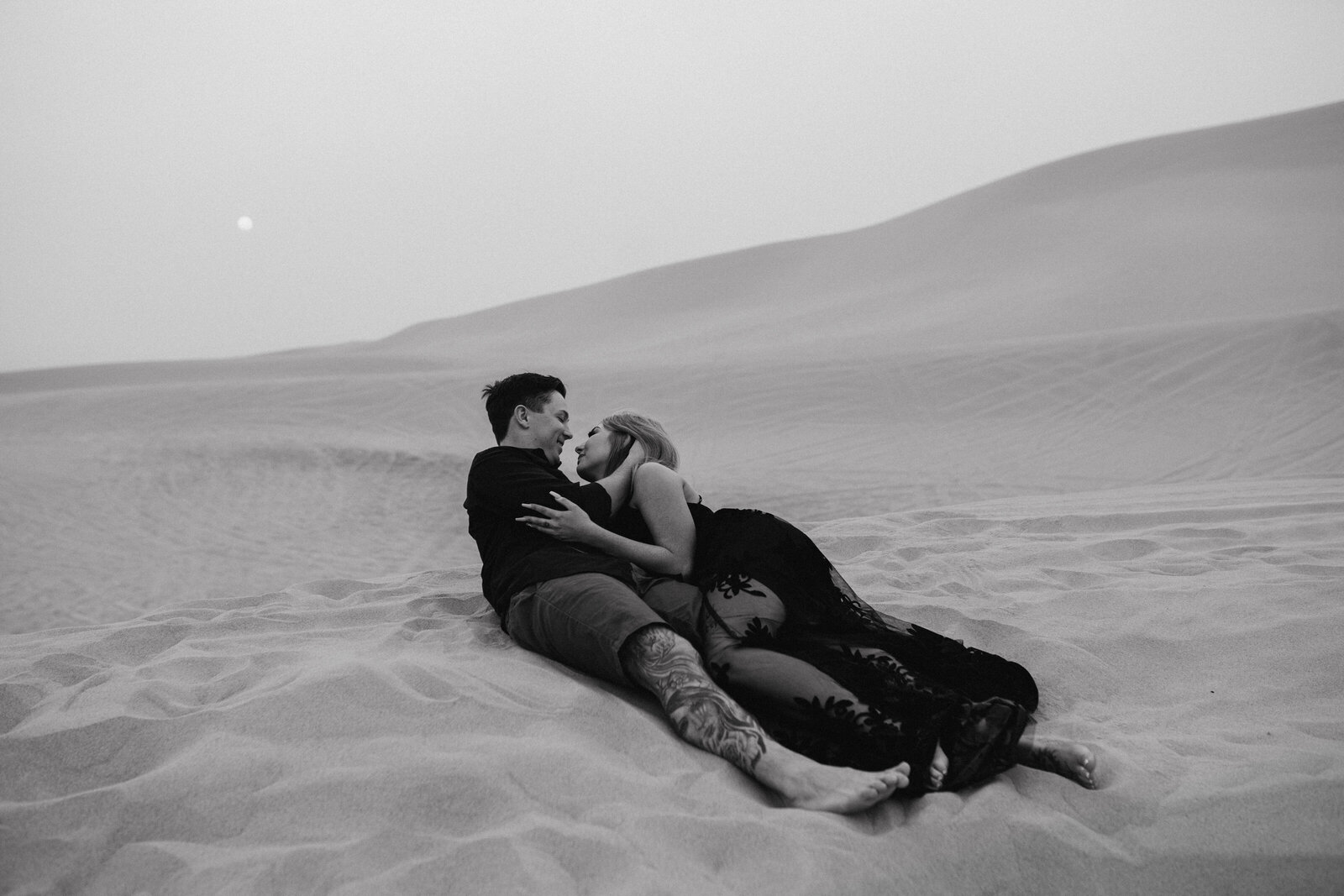 Sand Dunes Couples Photos - Raquel King Photography38