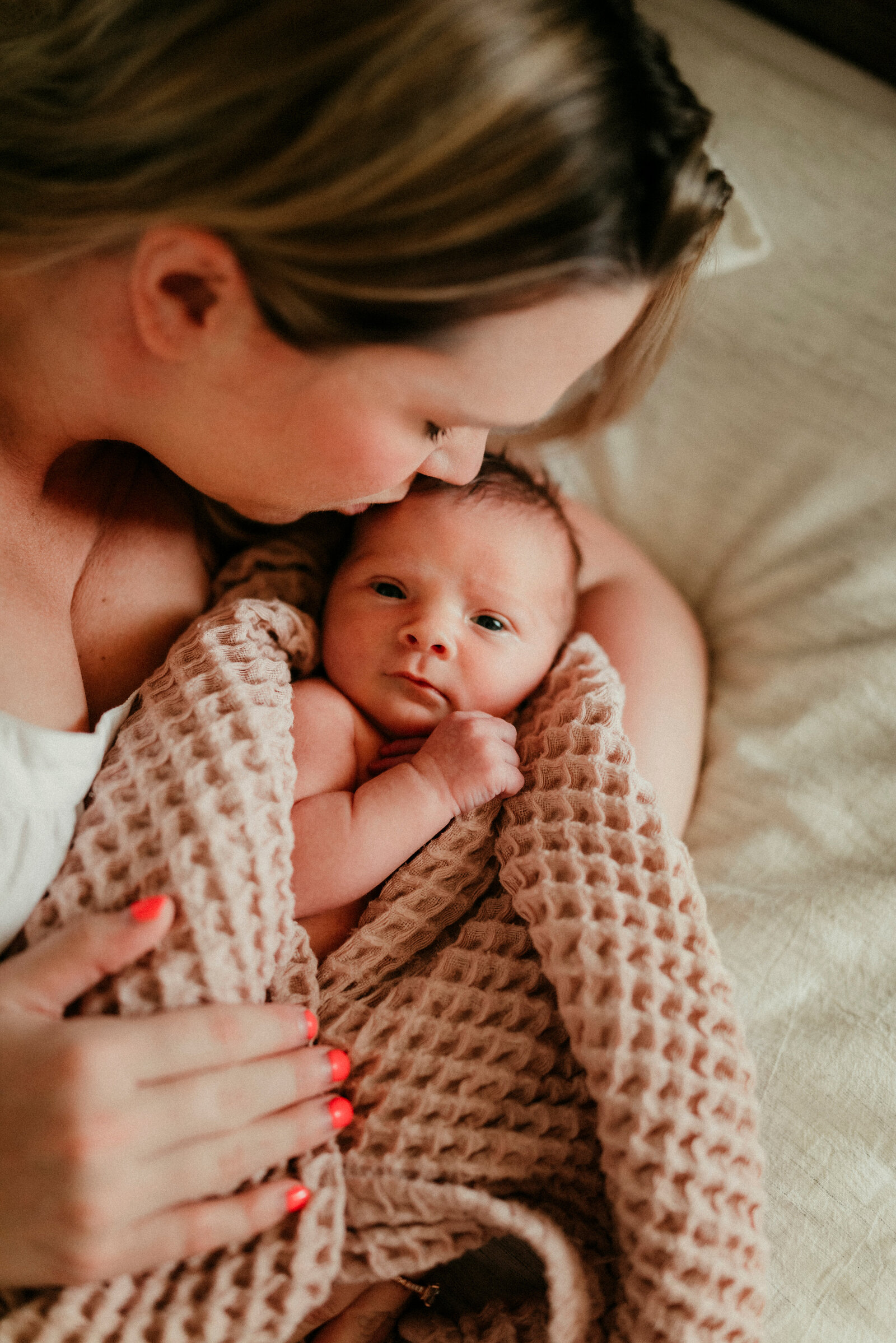 Awaken innocent dreams in the Twin Cities. Shannon Kathleen Photography crafts newborn sessions for timeless memories in St. Paul or Minneapolis. Book your session now