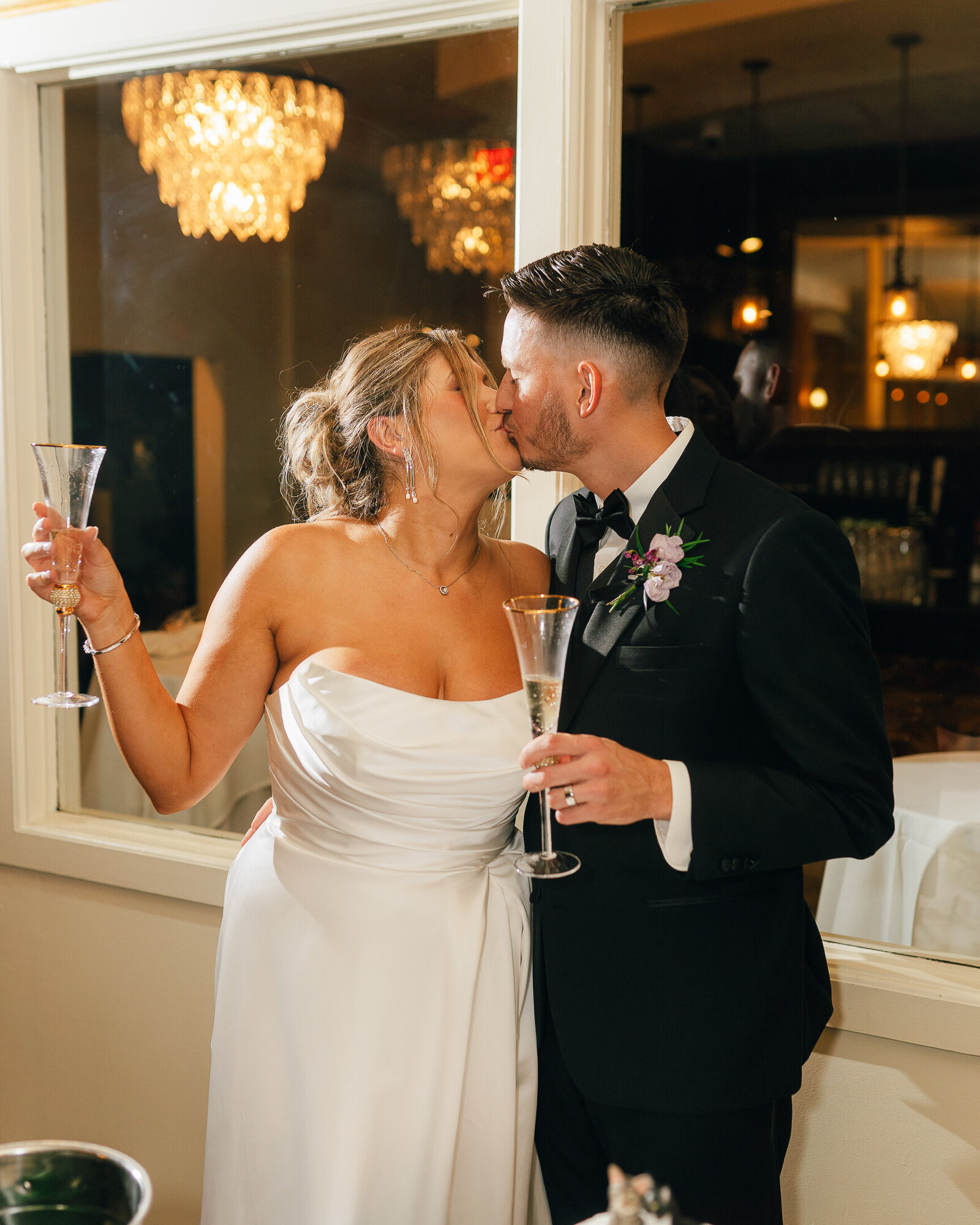 Corby Intercontinental Hotel Kansas City Wedding Plaza-215