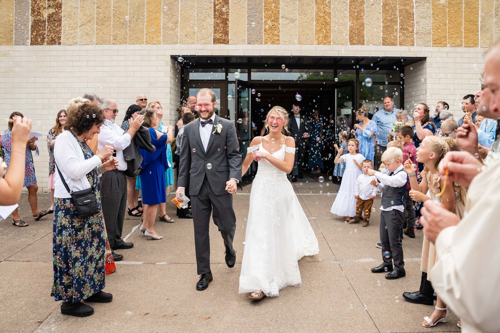 bubble-exit-wedding-photo-ideas-1
